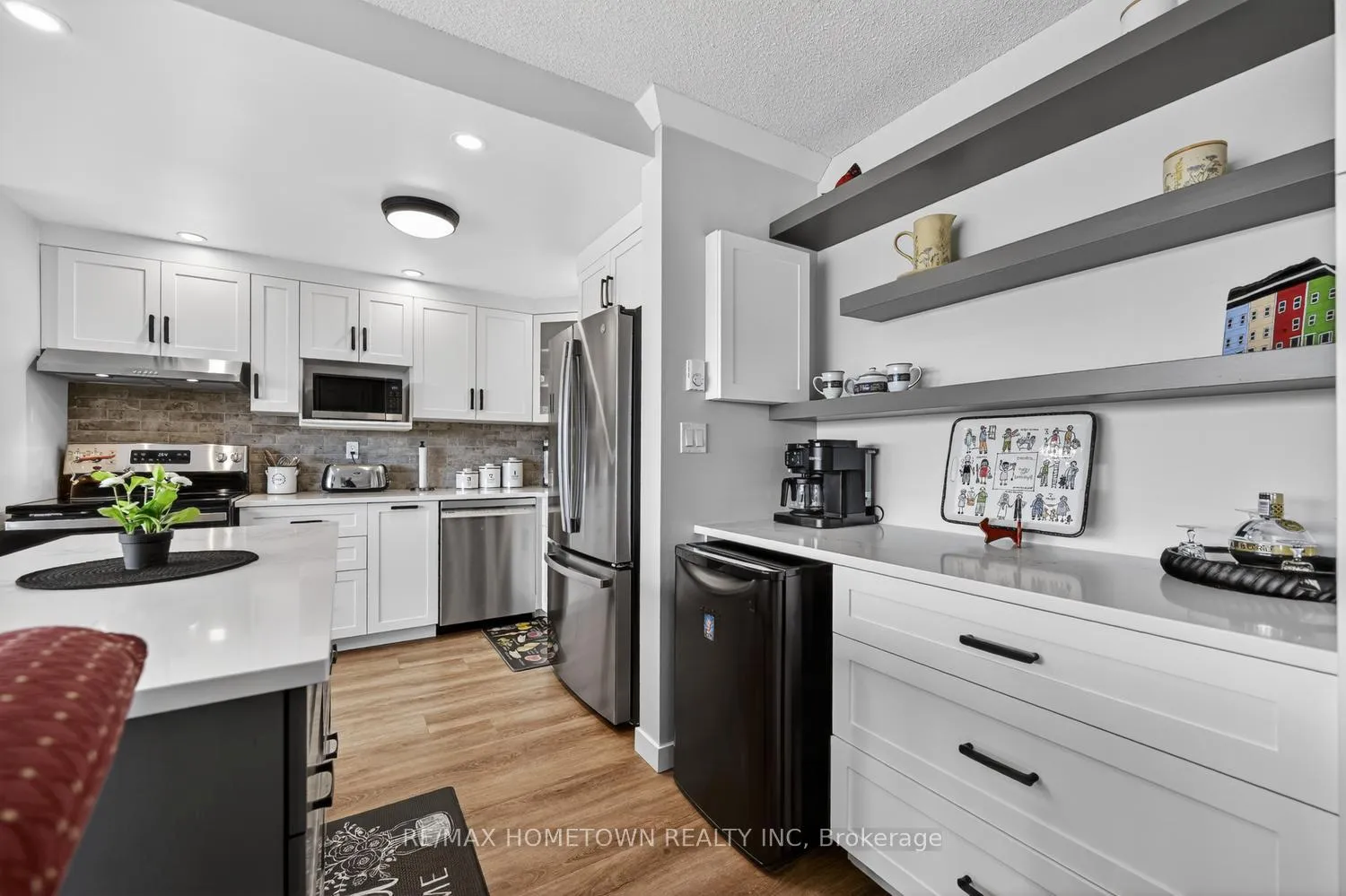 Photo 21 of Unit 806, 109 King Street E, Brockville — HOMEH