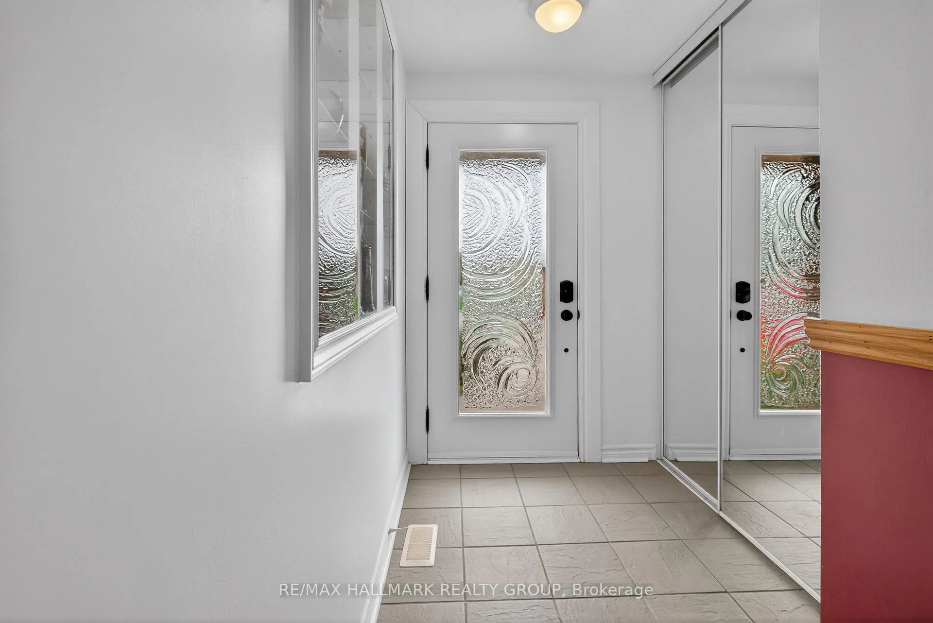 Photo 3 of 6075 Forestglen Crescent, Ottawa, Chapel Hill — HOMEH