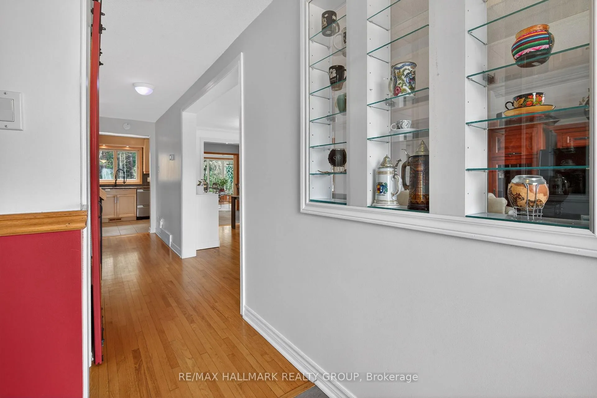 Photo 4 of 6075 Forestglen Crescent, Ottawa, Chapel Hill — HOMEH