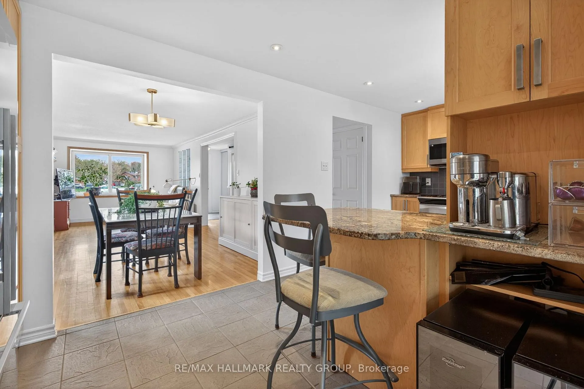 Photo 10 of 6075 Forestglen Crescent, Ottawa, Chapel Hill — HOMEH
