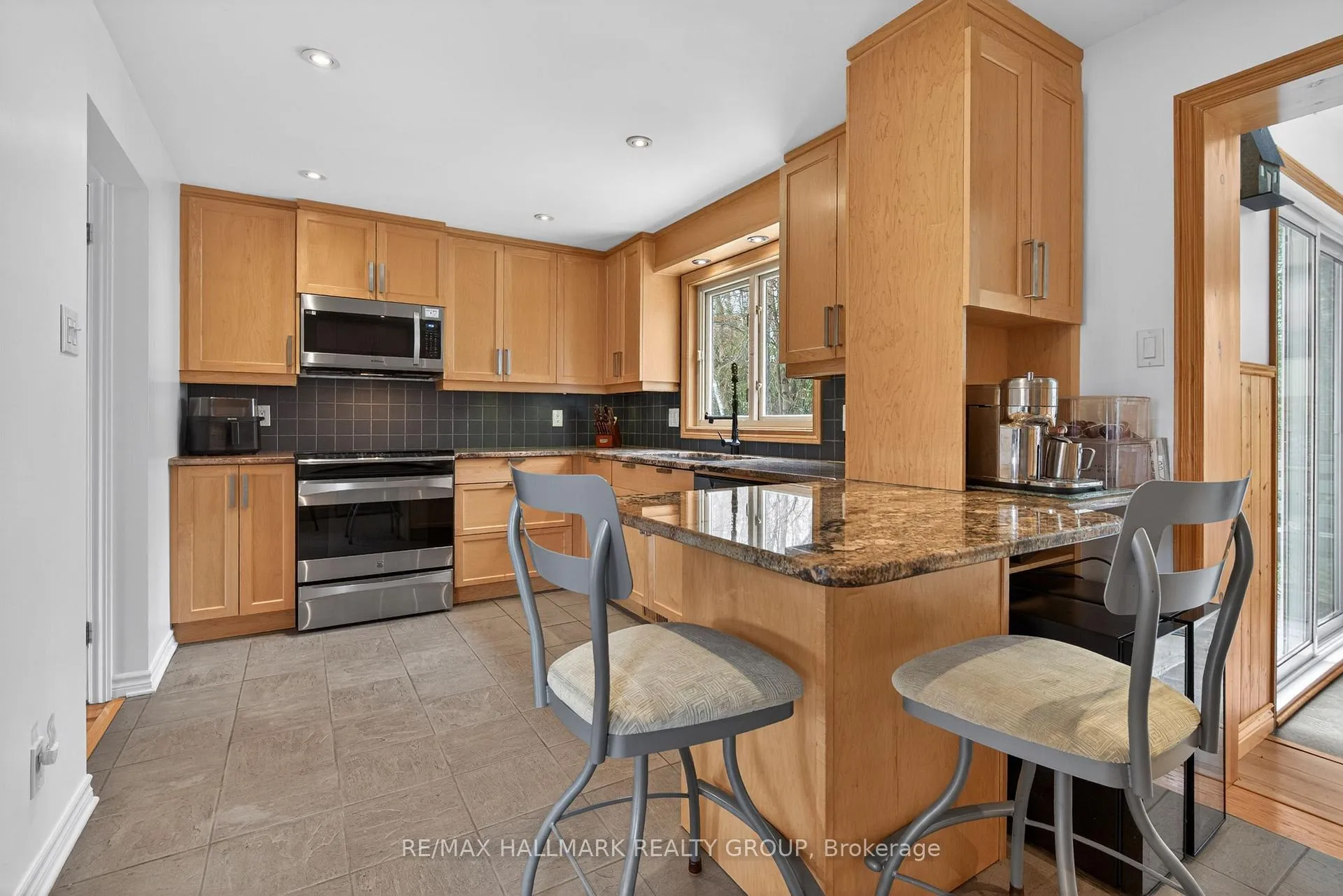 Photo 11 of 6075 Forestglen Crescent, Ottawa, Chapel Hill — HOMEH