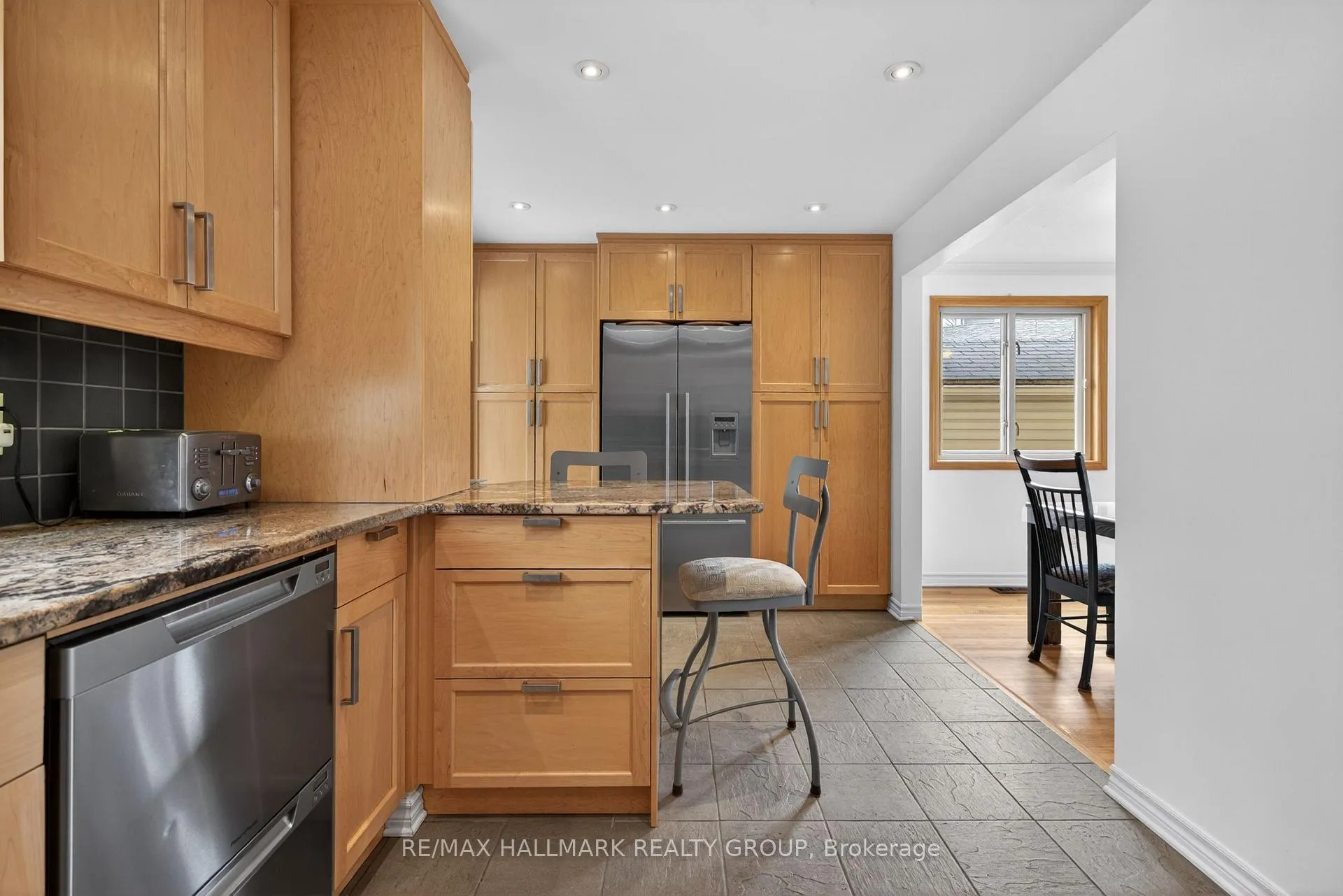 Photo 14 of 6075 Forestglen Crescent, Ottawa, Chapel Hill — HOMEH
