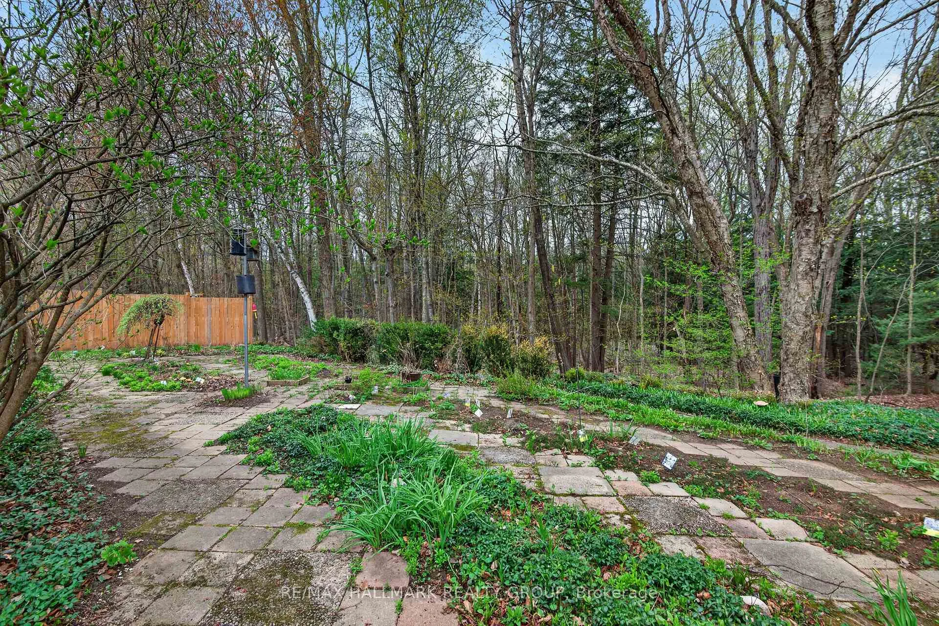 Photo 45 of 6075 Forestglen Crescent, Ottawa, Chapel Hill — HOMEH