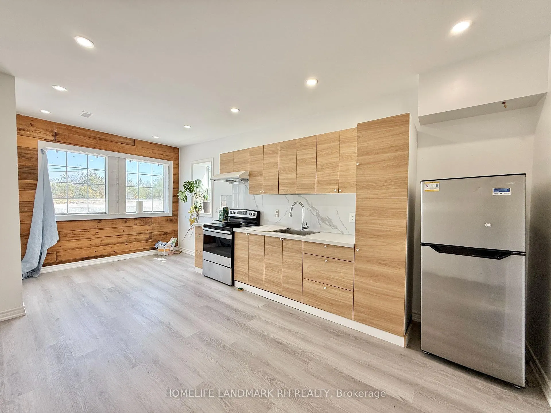 Photo 2 of Unit 105, 25066 Commodore Road, Brock, Beaverton — HOMEH