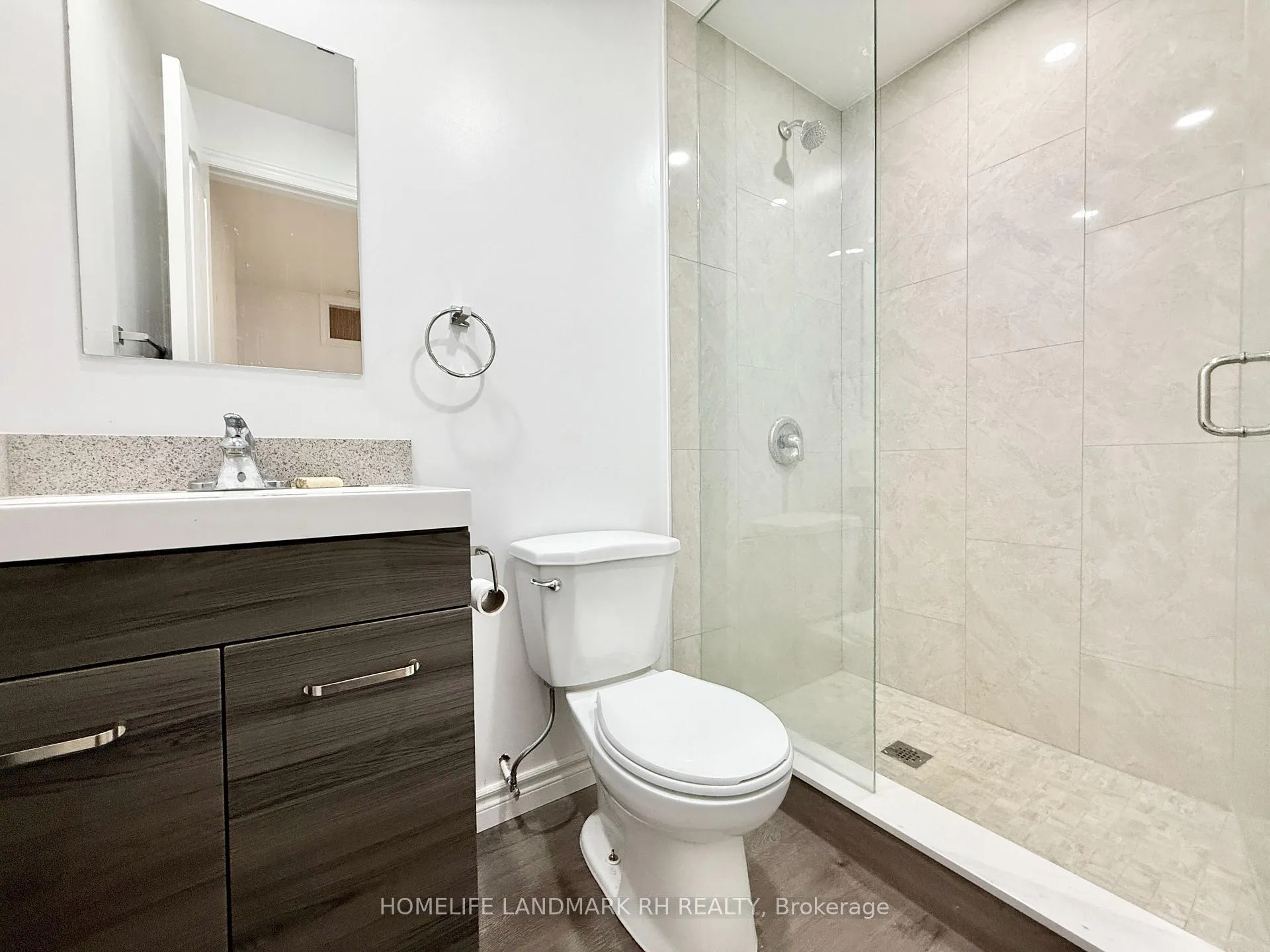 Photo 5 of Unit 105, 25066 Commodore Road, Brock, Beaverton — HOMEH