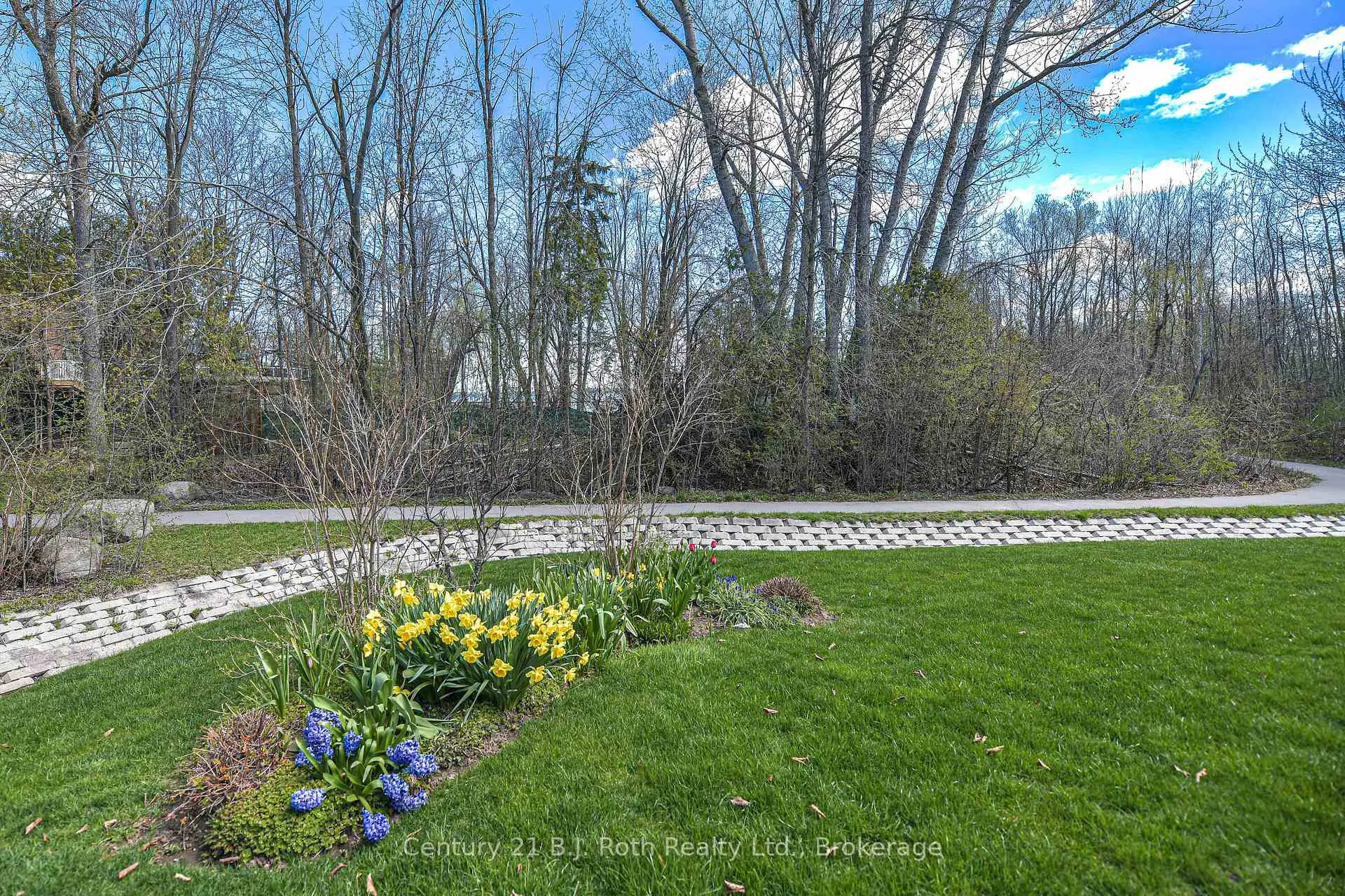 Photo 20 of Unit 309, 30 Museum Drive, Orillia — HOMEH