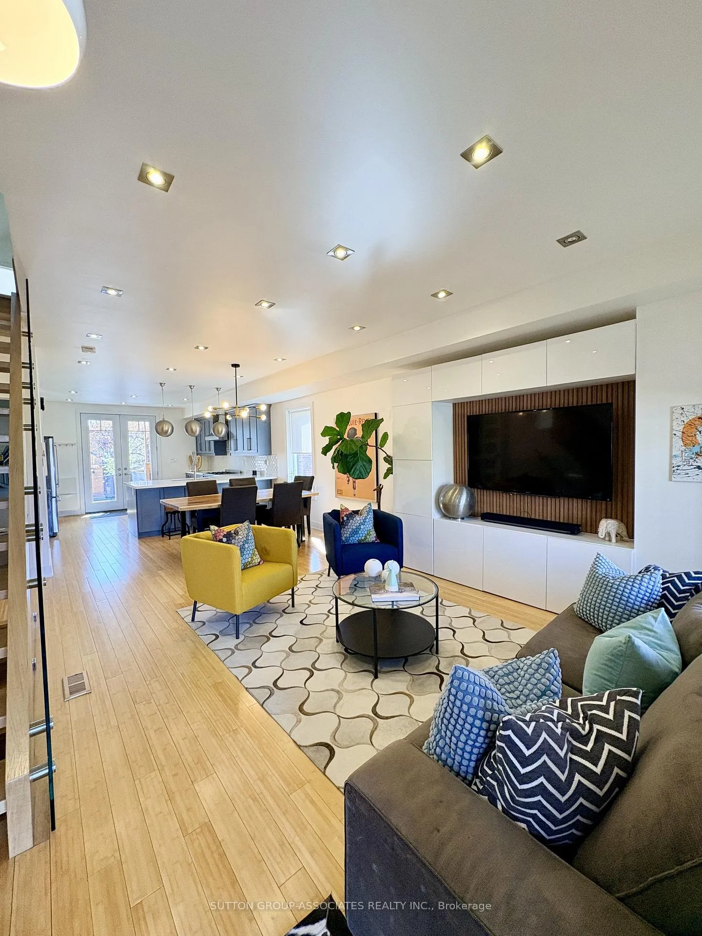 Photo 2 of 215 Ennerdale Road, Toronto, Caledonia-Fairbank — HOMEH