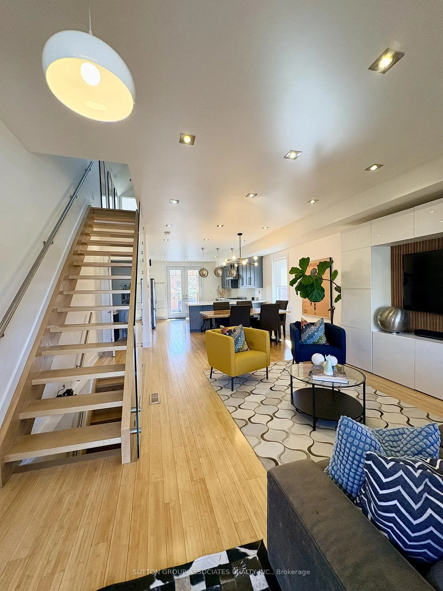Photo 3 of 215 Ennerdale Road, Toronto, Caledonia-Fairbank — HOMEH