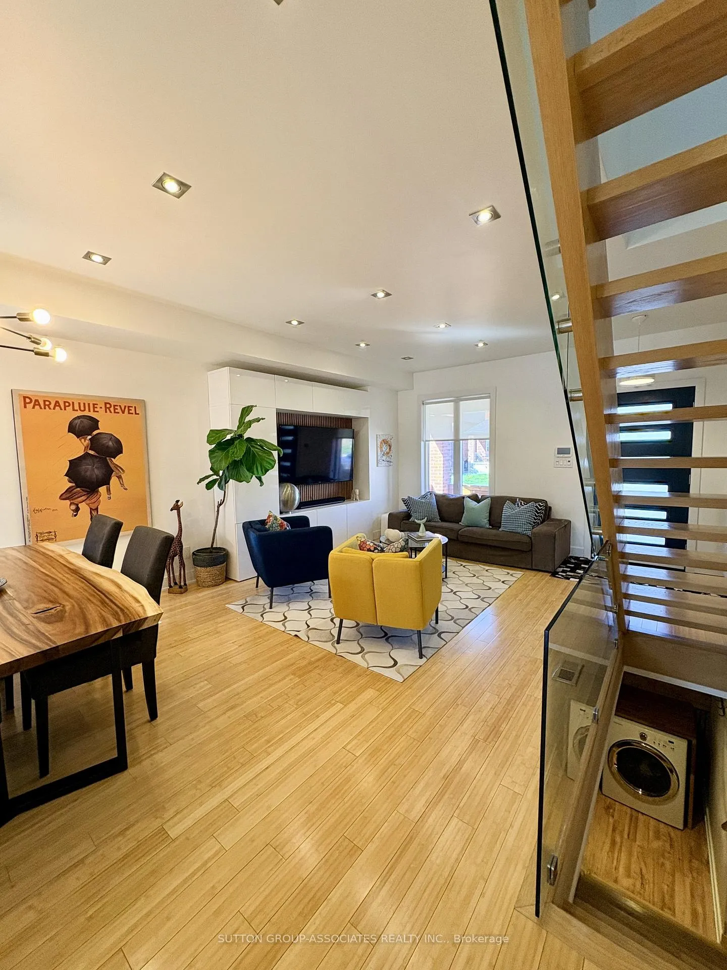 Photo 4 of 215 Ennerdale Road, Toronto, Caledonia-Fairbank — HOMEH