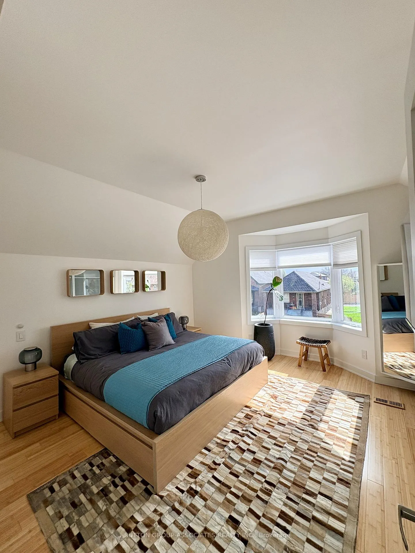 Photo 17 of 215 Ennerdale Road, Toronto, Caledonia-Fairbank — HOMEH