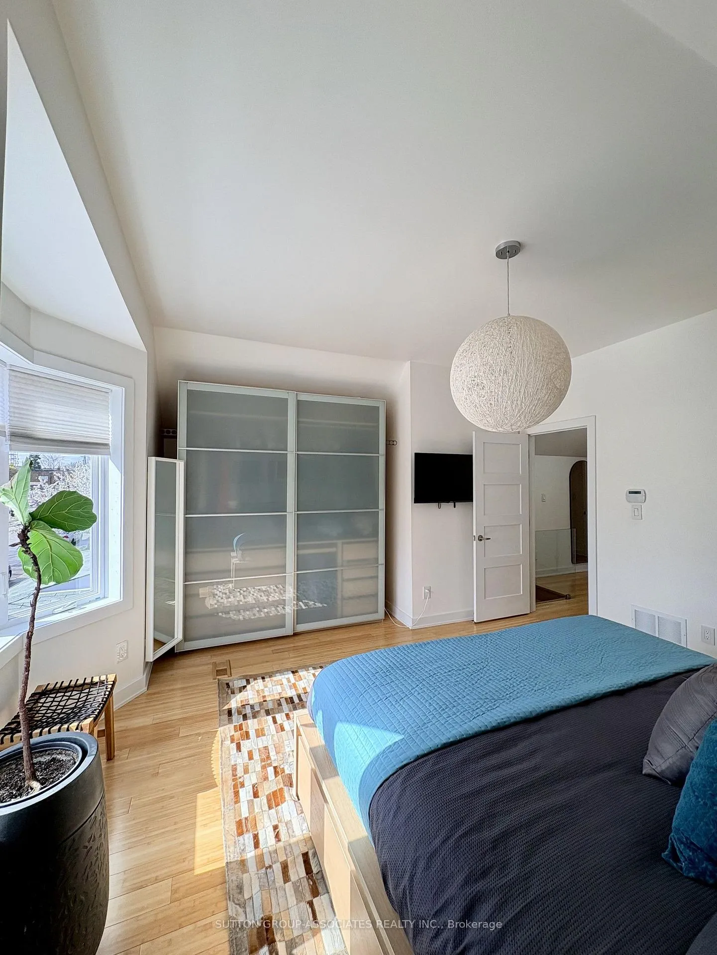 Photo 18 of 215 Ennerdale Road, Toronto, Caledonia-Fairbank — HOMEH