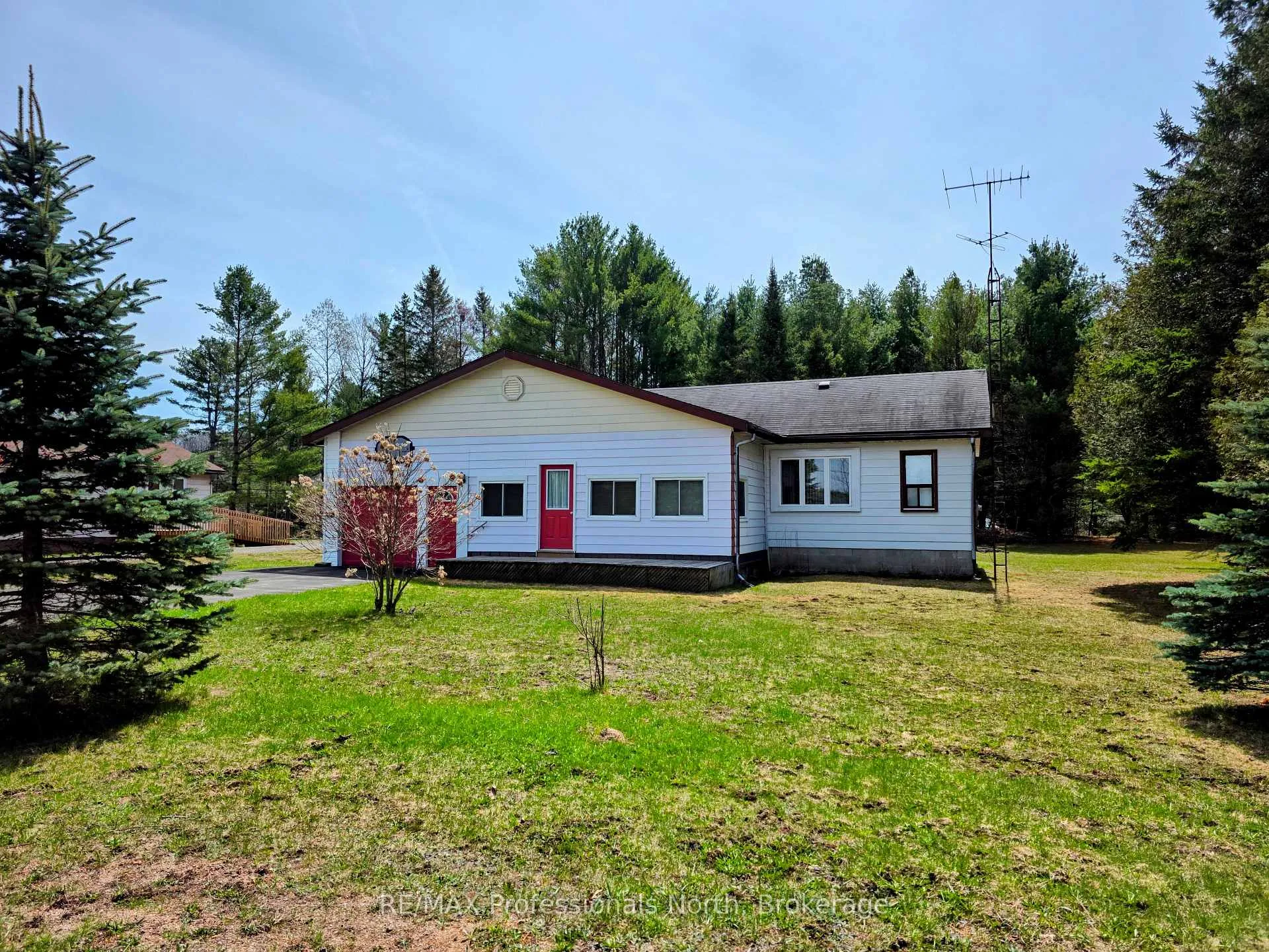 Photo 1 of 1037 West Road, Minden Hills, Minden — HOMEH
