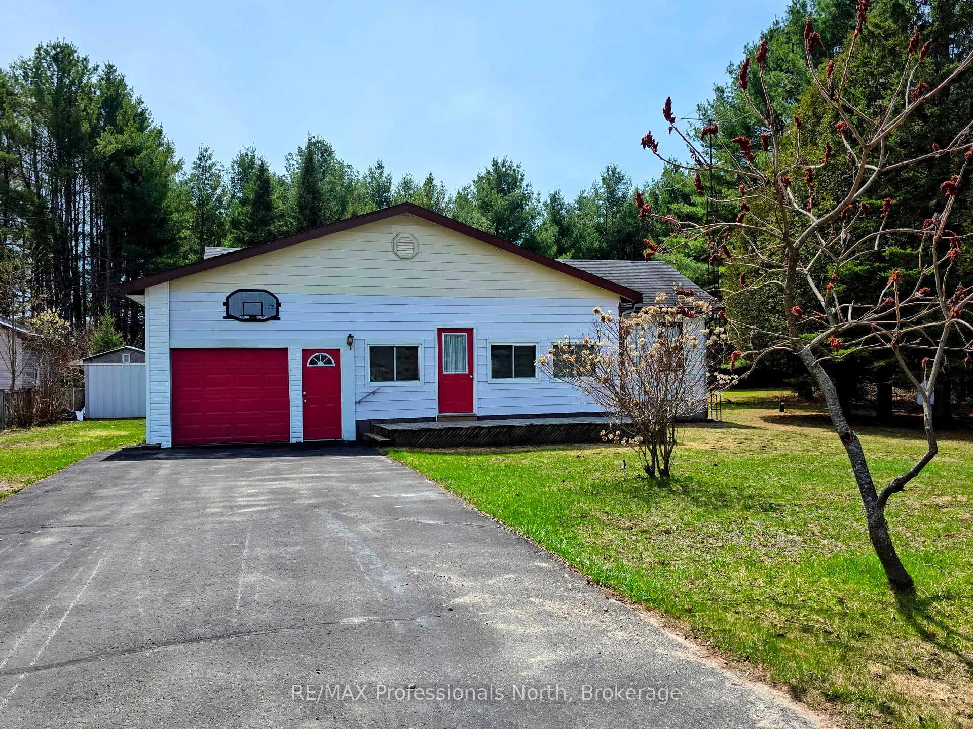 Photo 2 of 1037 West Road, Minden Hills, Minden — HOMEH