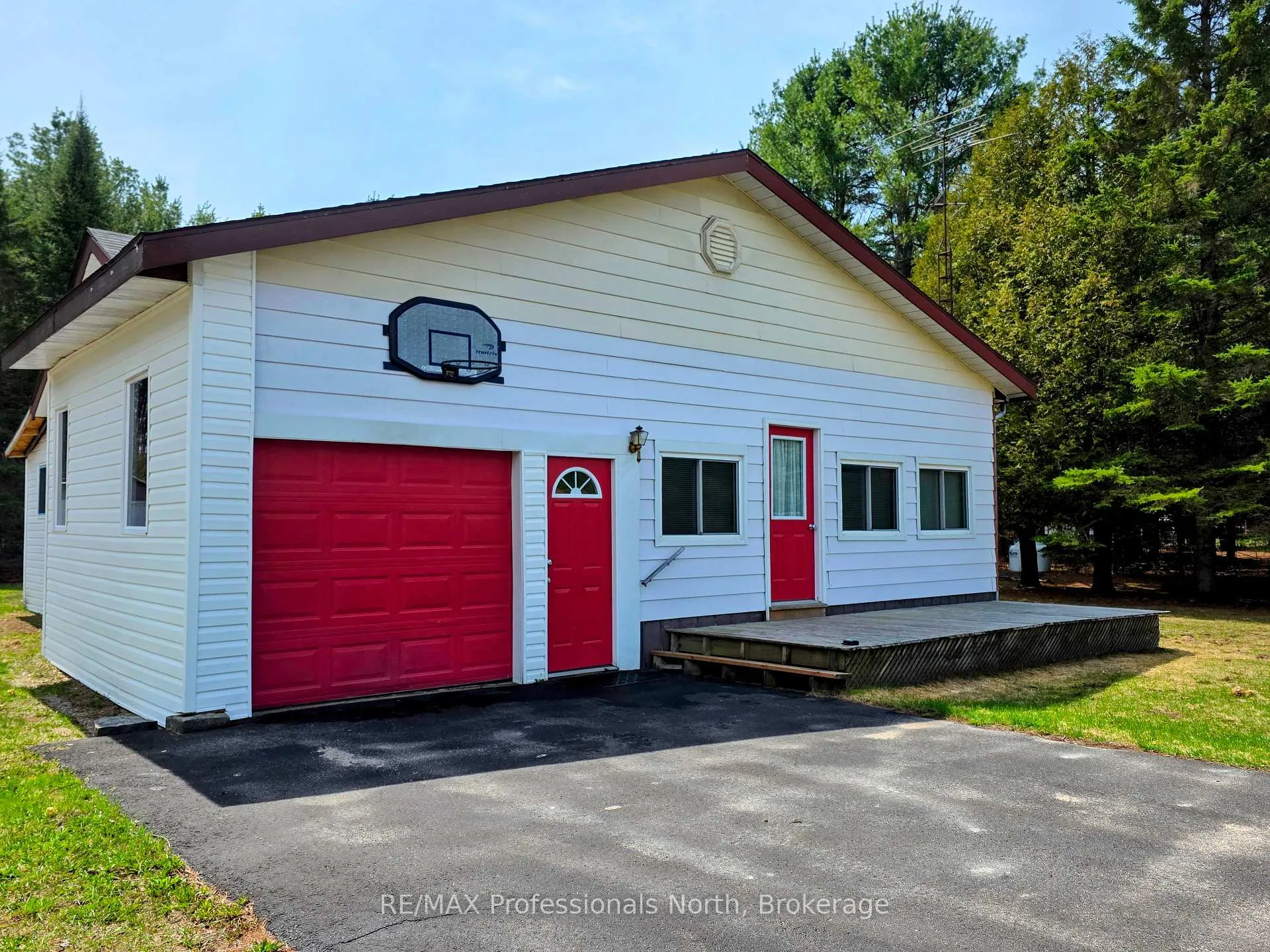 Photo 3 of 1037 West Road, Minden Hills, Minden — HOMEH