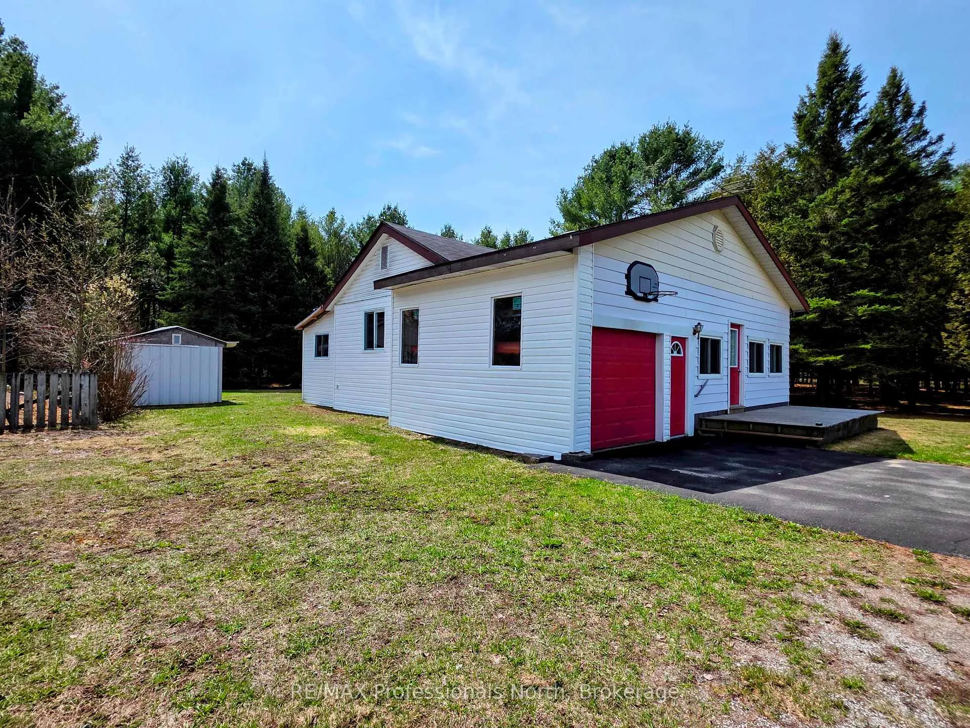 Photo 4 of 1037 West Road, Minden Hills, Minden — HOMEH