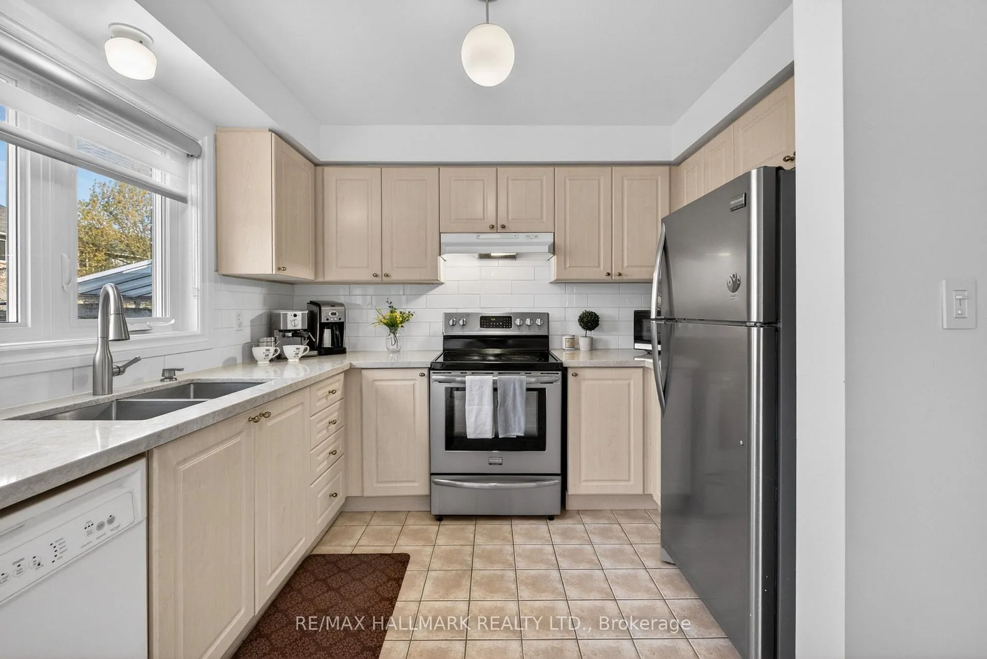 Photo 14 of 19 Gully Lane, Vaughan, Vellore Village — HOMEH