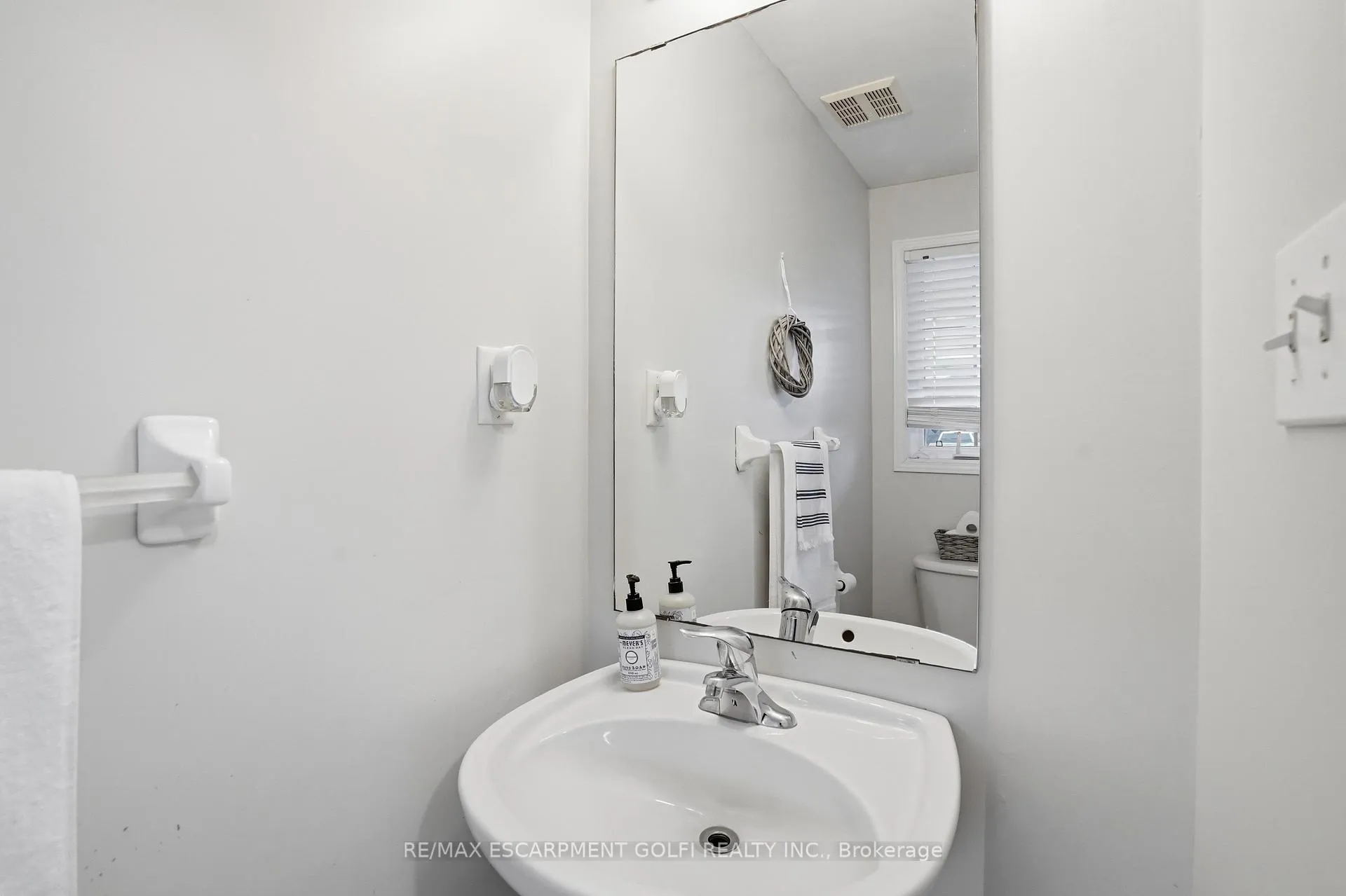 Photo 5 of 156 Provident Way, Hamilton, Mount Hope — HOMEH