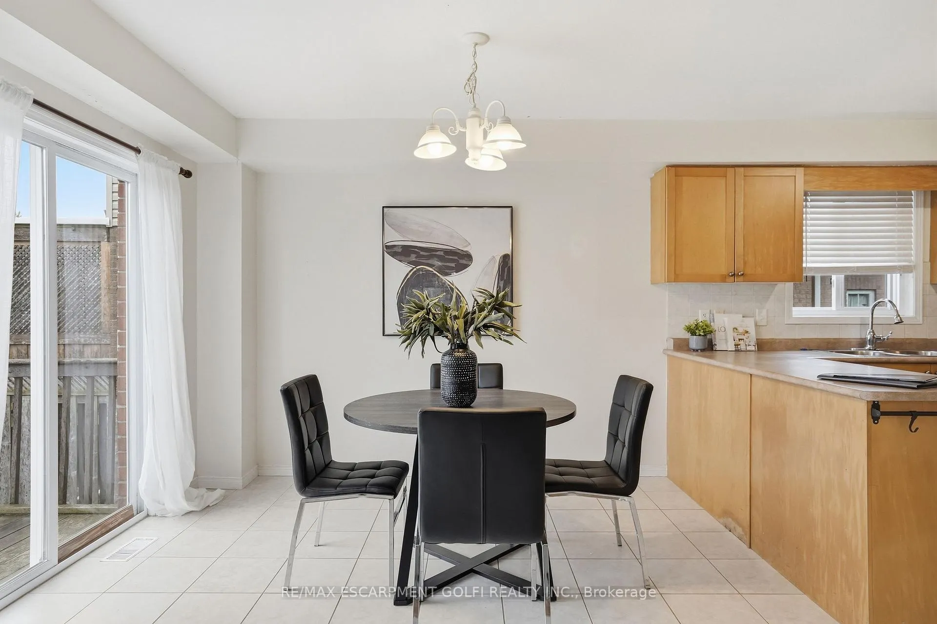 Photo 9 of 156 Provident Way, Hamilton, Mount Hope — HOMEH