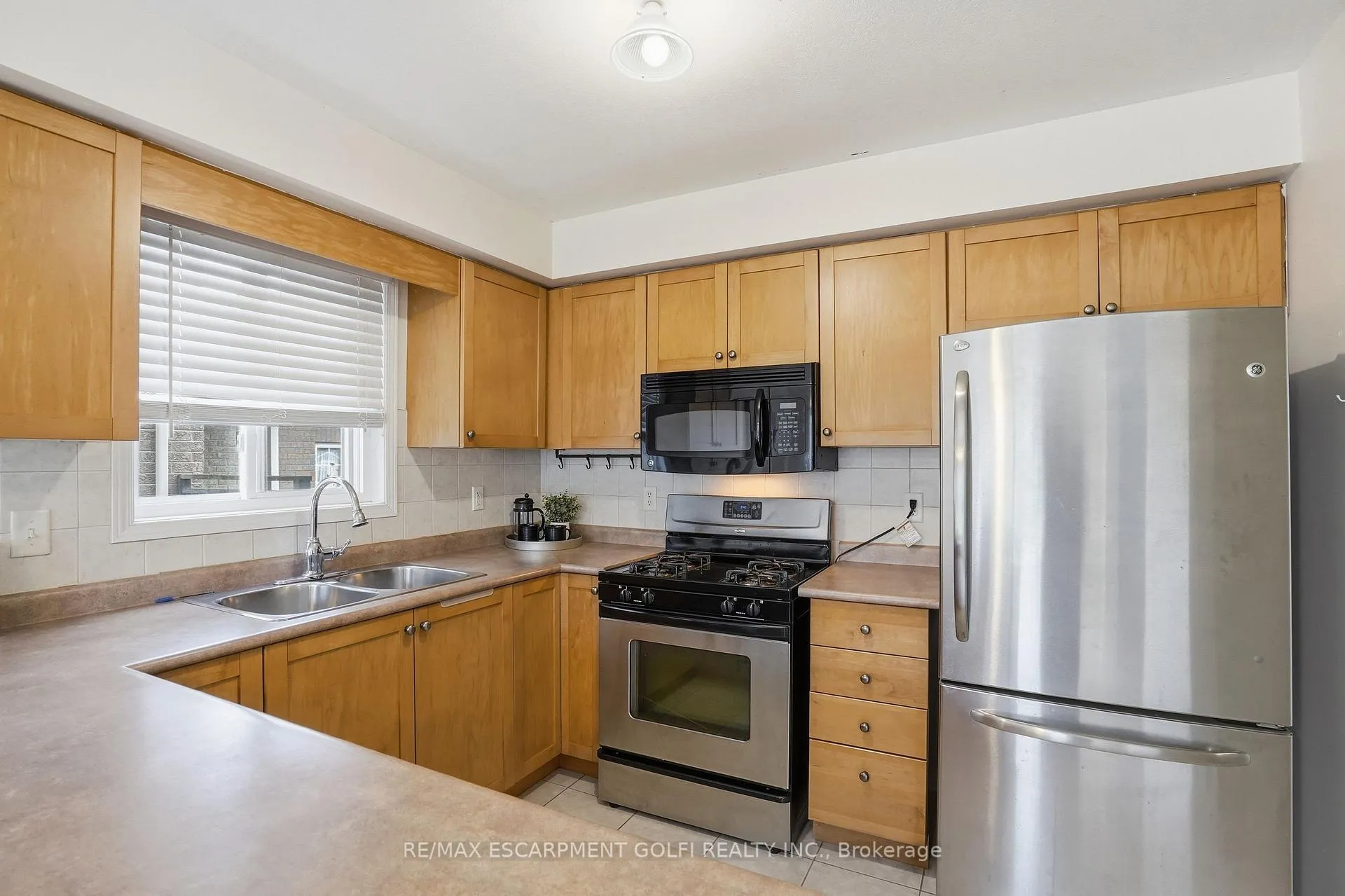 Photo 12 of 156 Provident Way, Hamilton, Mount Hope — HOMEH