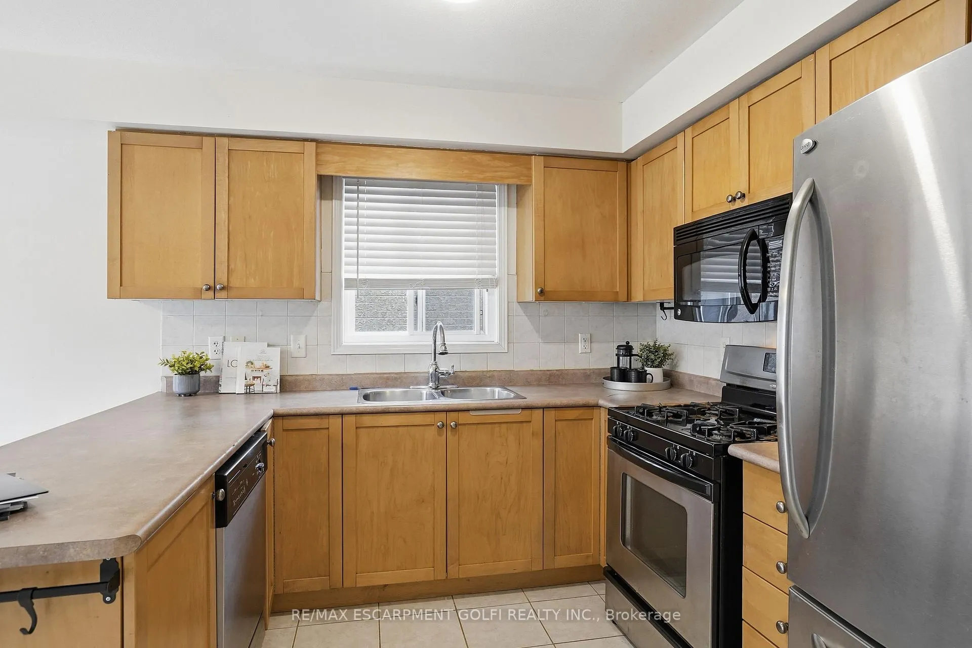 Photo 13 of 156 Provident Way, Hamilton, Mount Hope — HOMEH