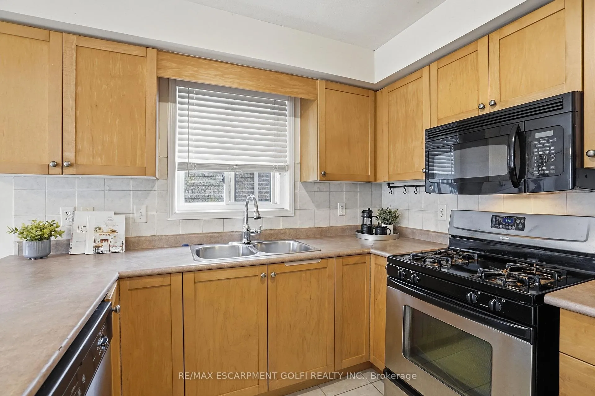 Photo 14 of 156 Provident Way, Hamilton, Mount Hope — HOMEH