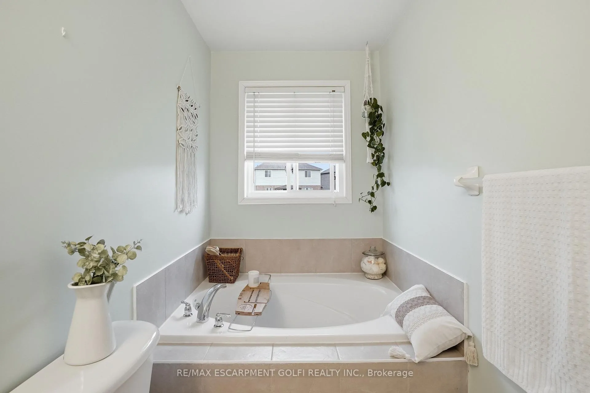 Photo 19 of 156 Provident Way, Hamilton, Mount Hope — HOMEH