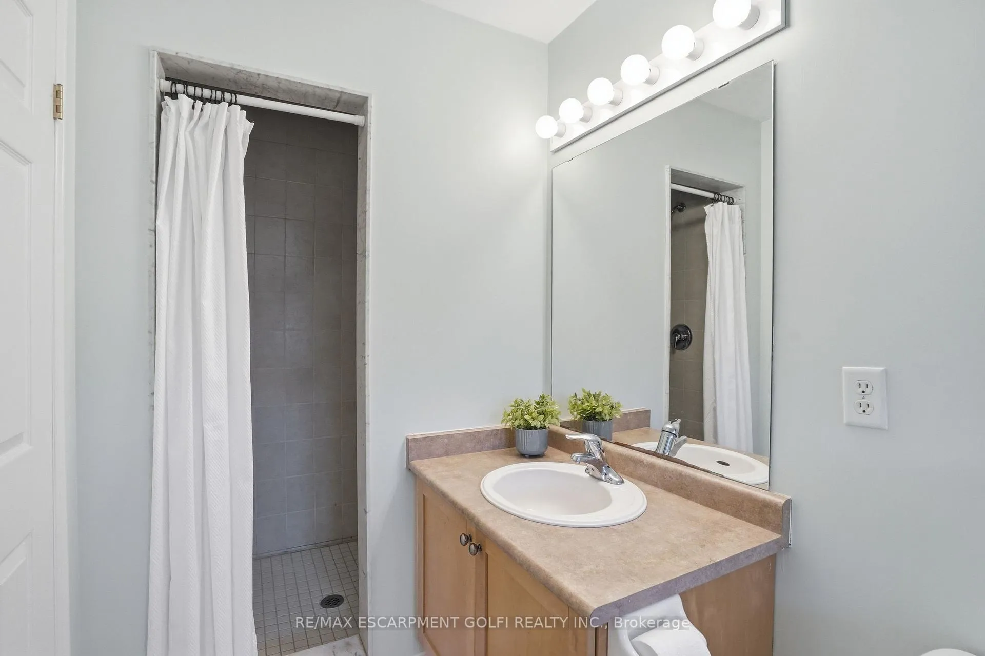 Photo 20 of 156 Provident Way, Hamilton, Mount Hope — HOMEH