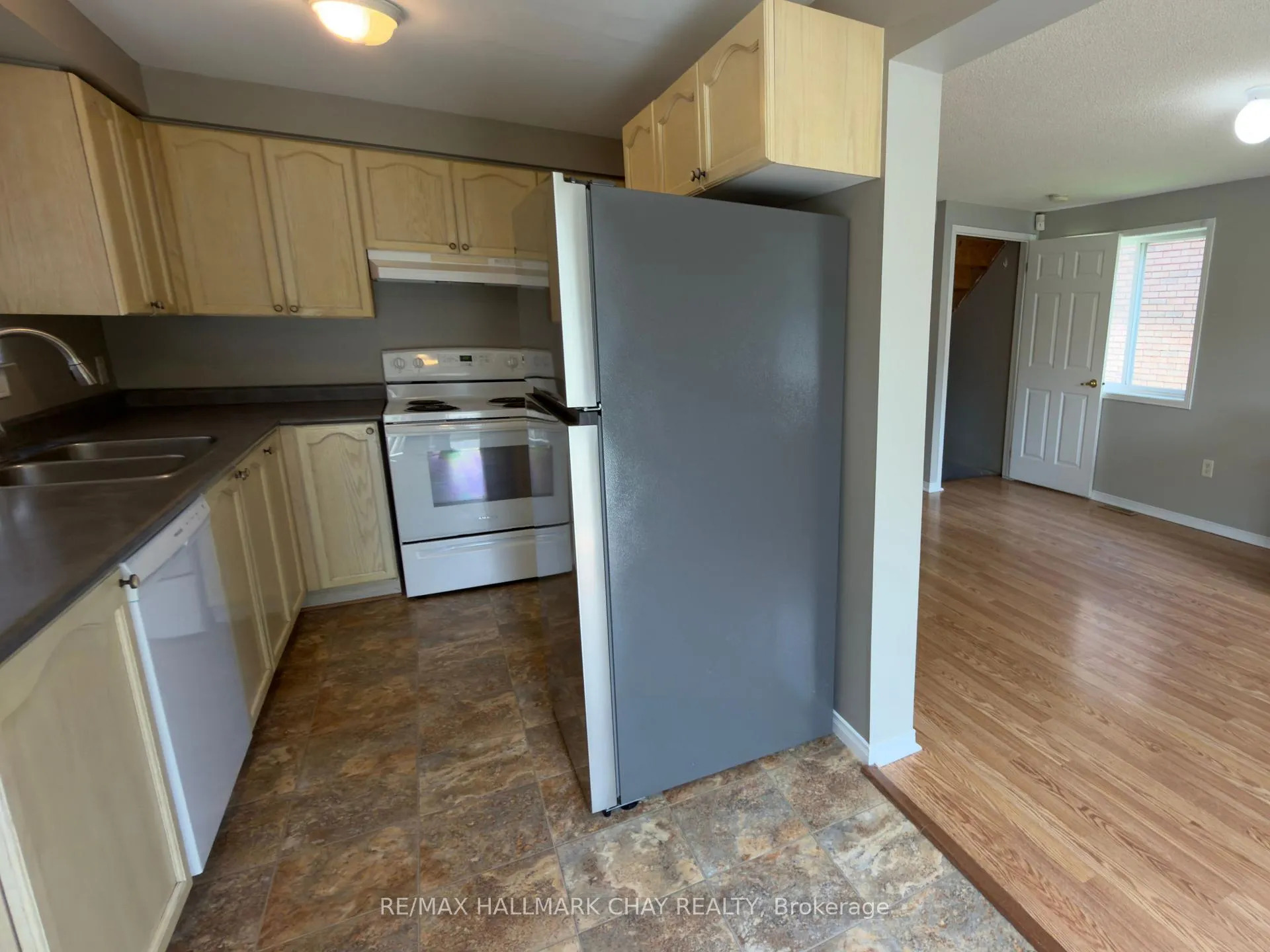 Photo 7 of 207 Tunbridge Road, Barrie, Georgian Drive — HOMEH