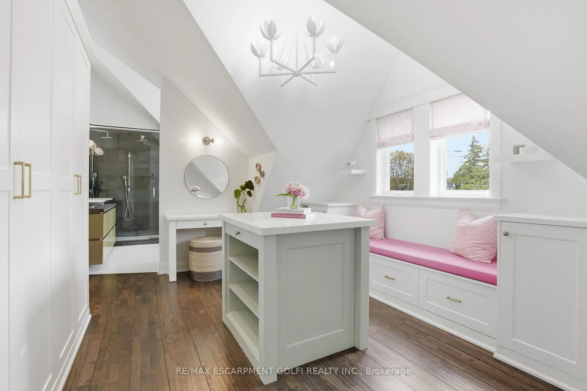 Photo 12 of 735 George Street, Burlington, Brant — HOMEH