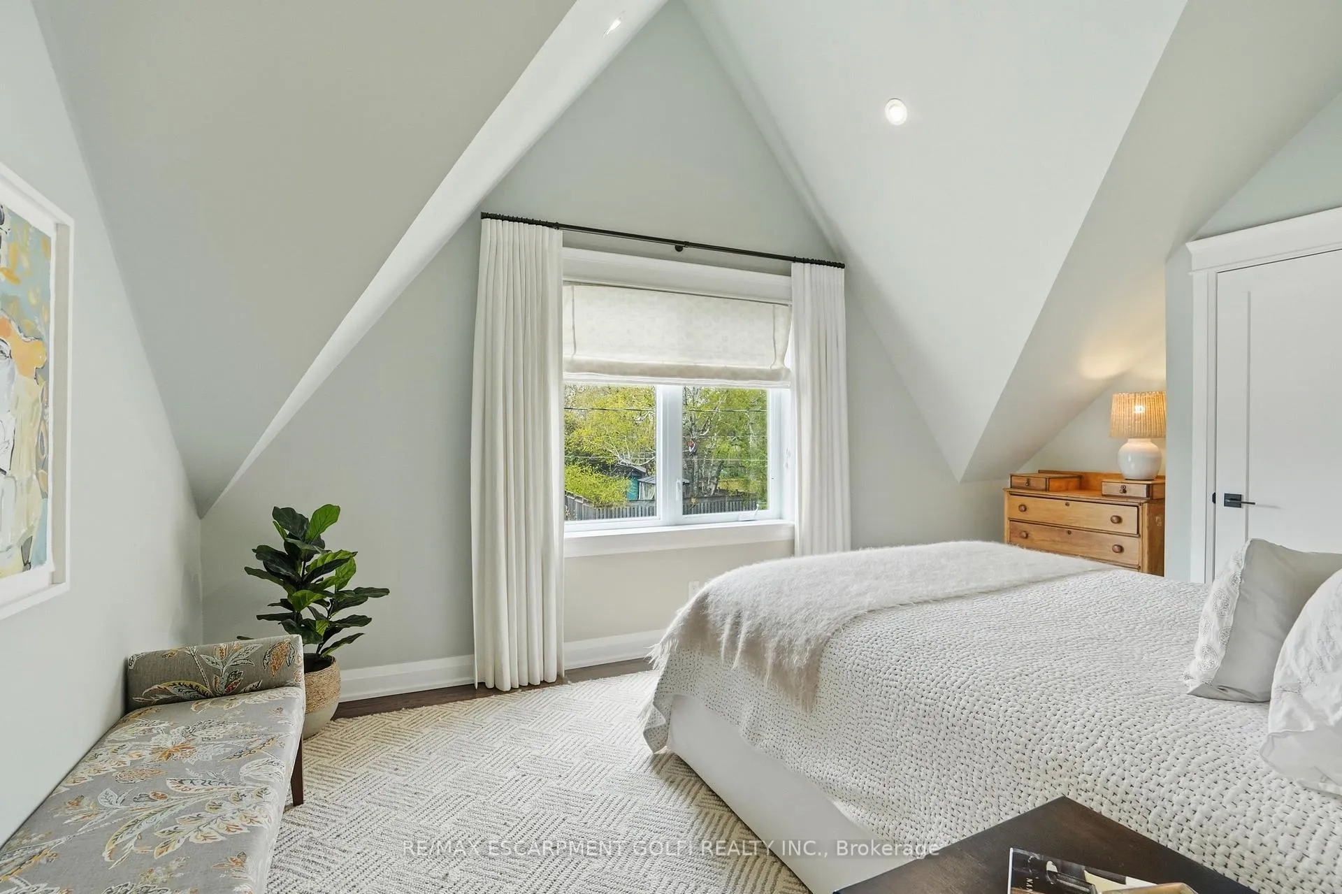 Photo 15 of 735 George Street, Burlington, Brant — HOMEH