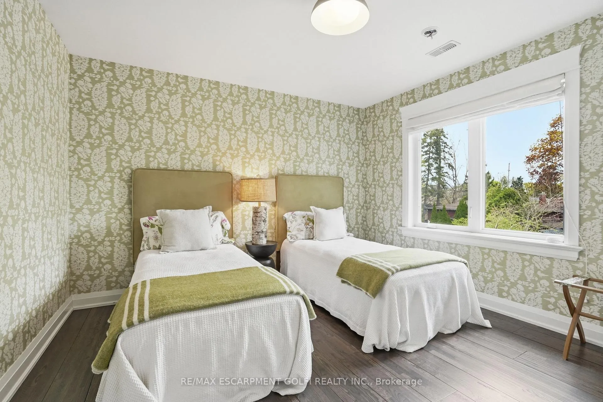 Photo 16 of 735 George Street, Burlington, Brant — HOMEH