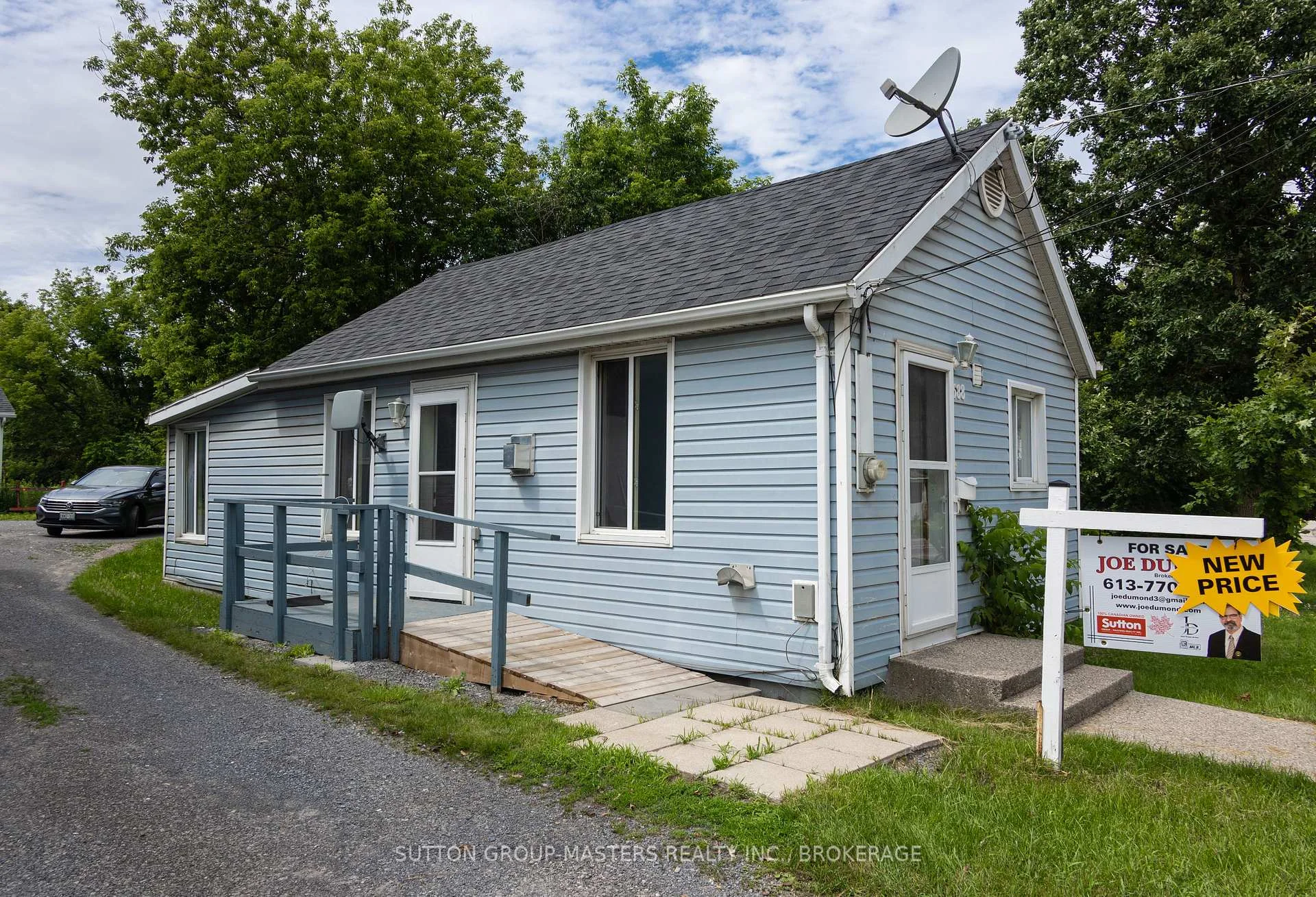 Front of 688 Montreal Street