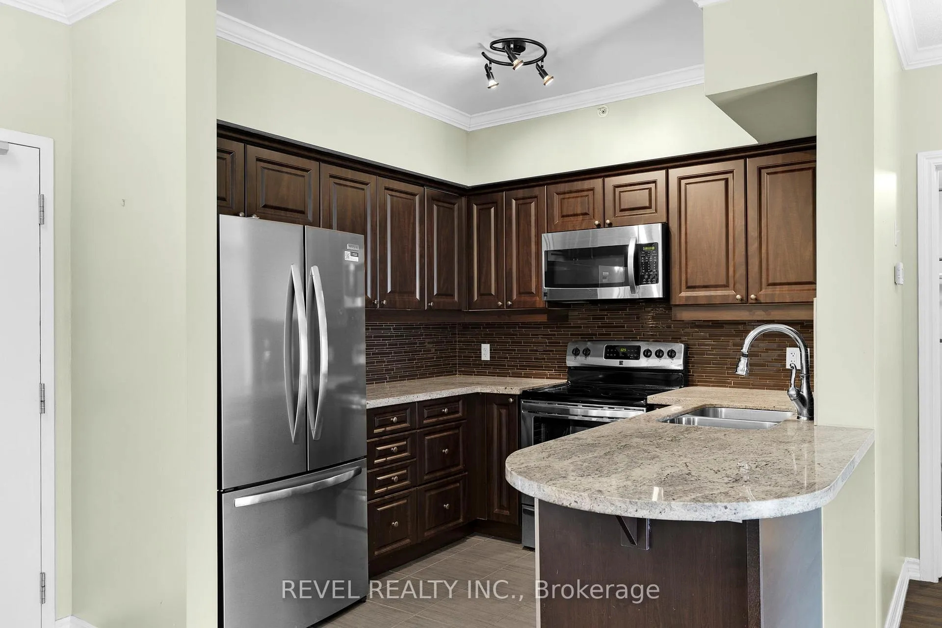 Photo 5 of Unit 106, 39 Ferndale Drive S, Barrie, Ardagh — HOMEH