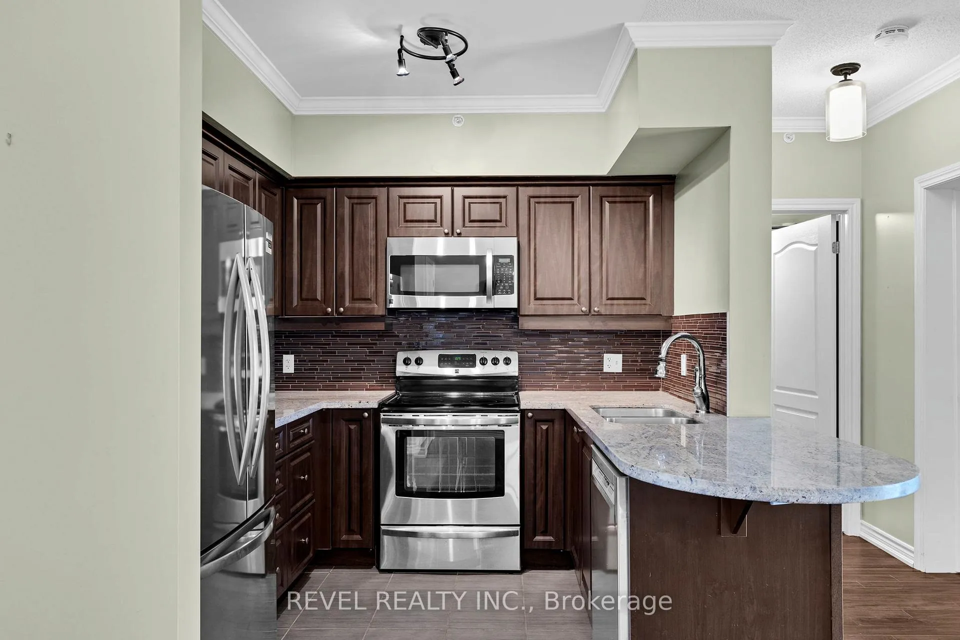 Photo 6 of Unit 106, 39 Ferndale Drive S, Barrie, Ardagh — HOMEH