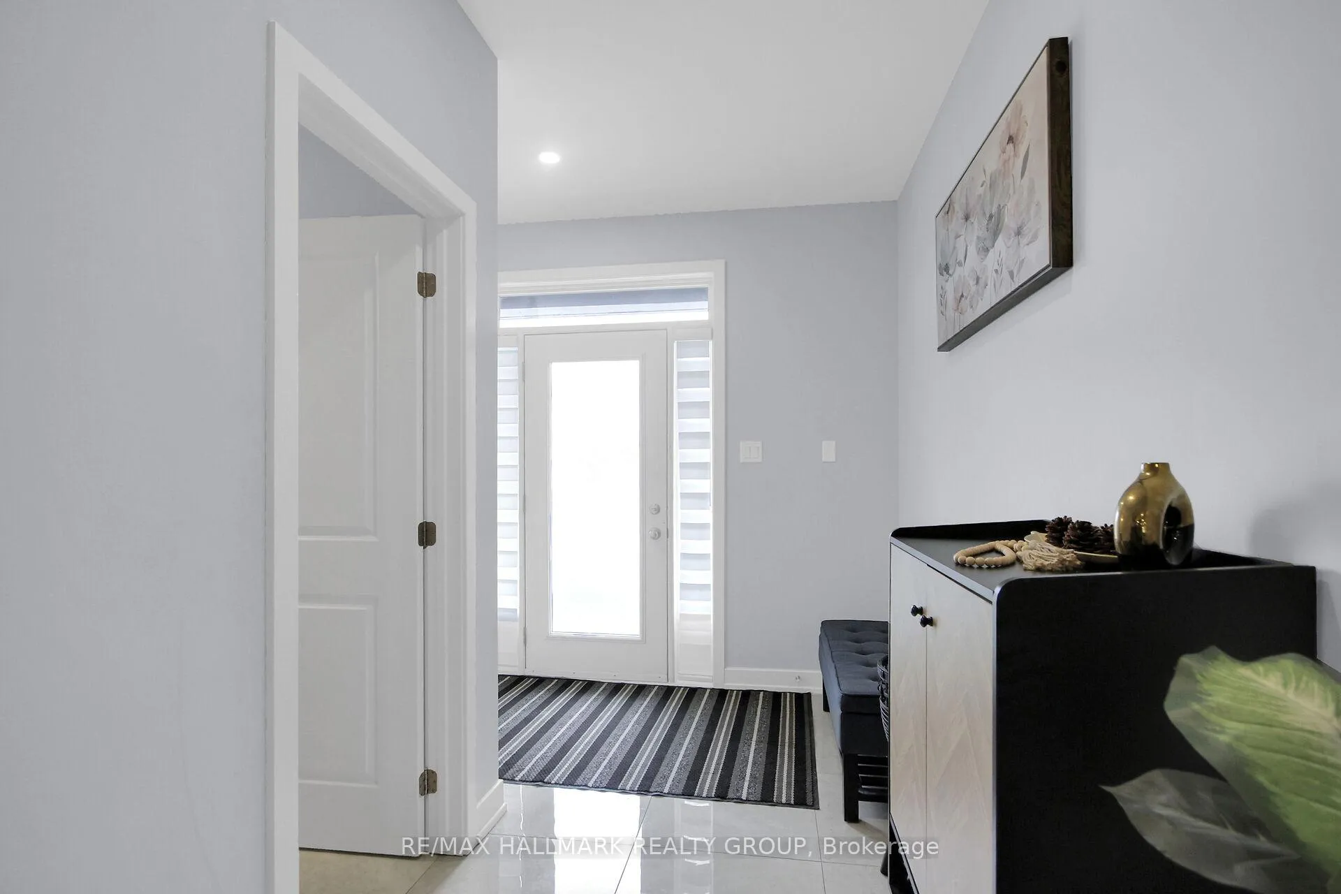 Photo 2 of 568 Bobolink Ridge, Ottawa, Stittsville (South) — HOMEH