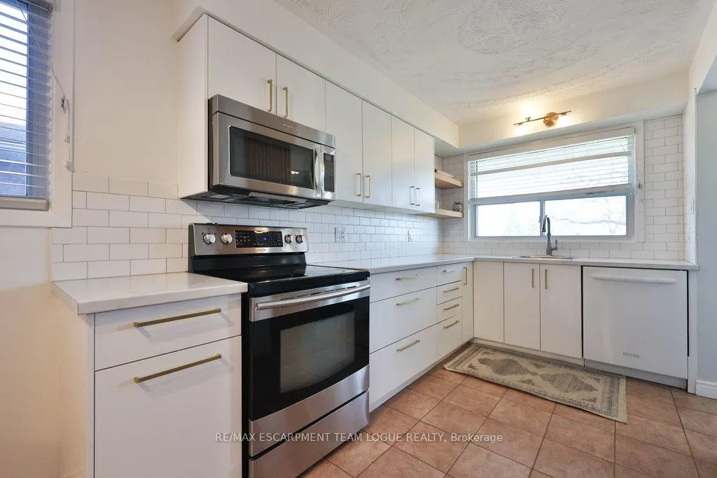 Photo 5 of 156 Rainbow Drive, Hamilton, Corman — HOMEH
