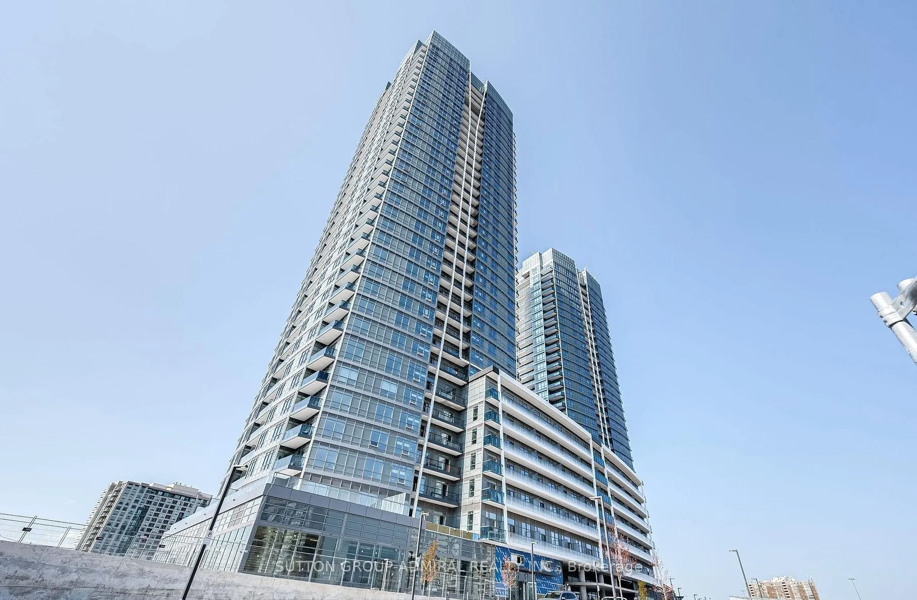 Photo 1 of Unit 2408, 30 Upper Mall Way, Vaughan, Brownridge — HOMEH