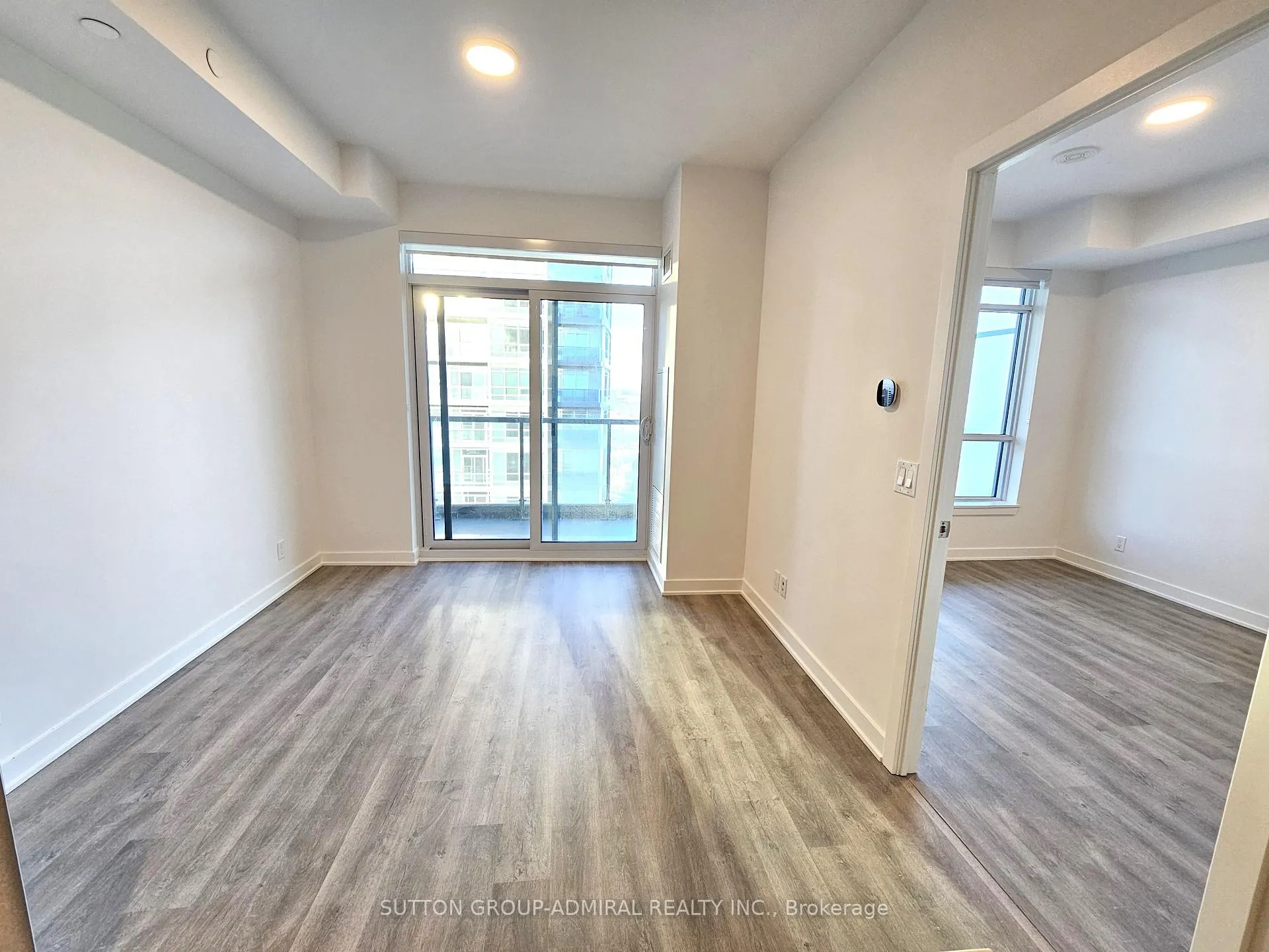 Photo 5 of Unit 2408, 30 Upper Mall Way, Vaughan, Brownridge — HOMEH