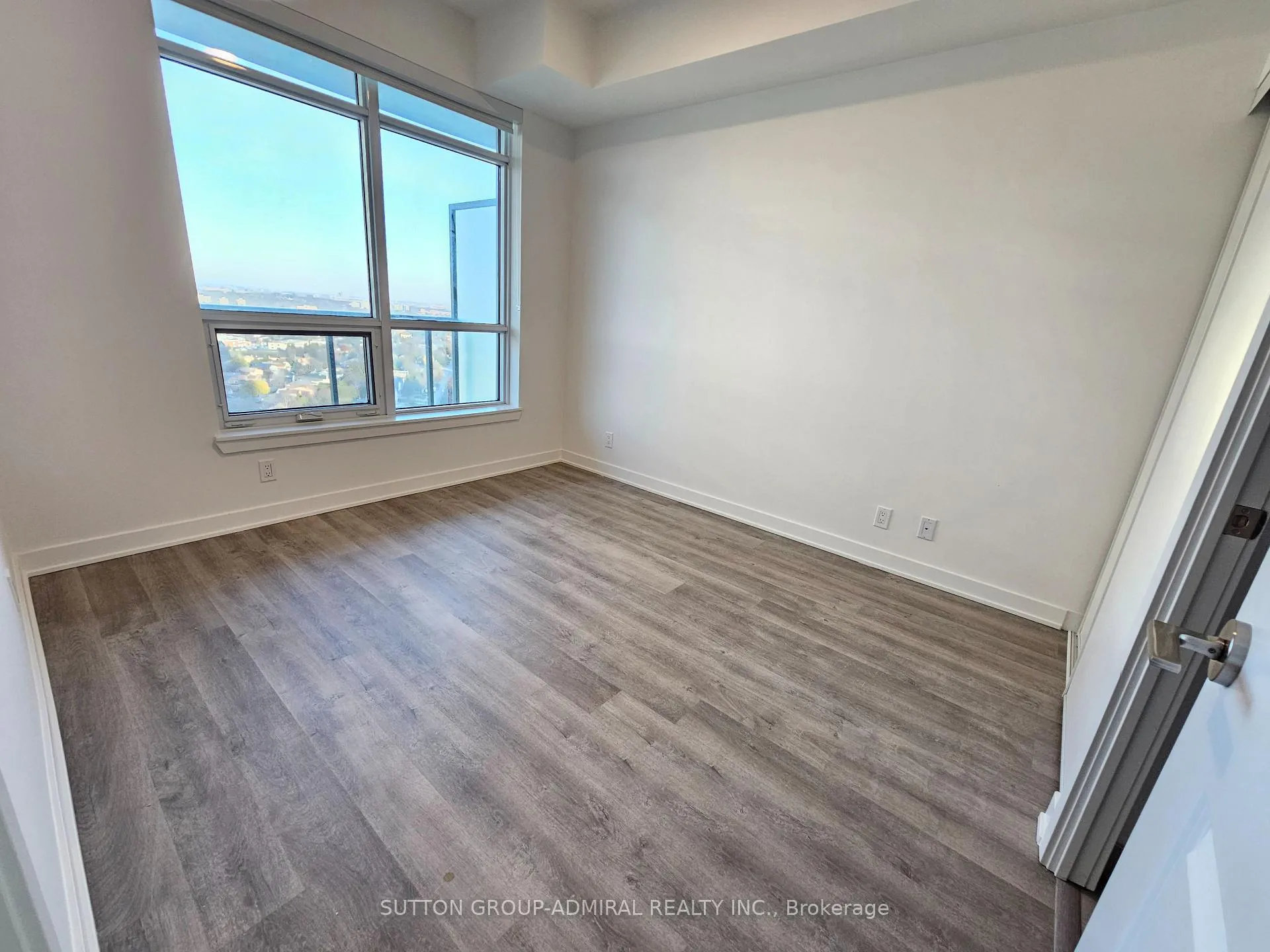 Photo 7 of Unit 2408, 30 Upper Mall Way, Vaughan, Brownridge — HOMEH