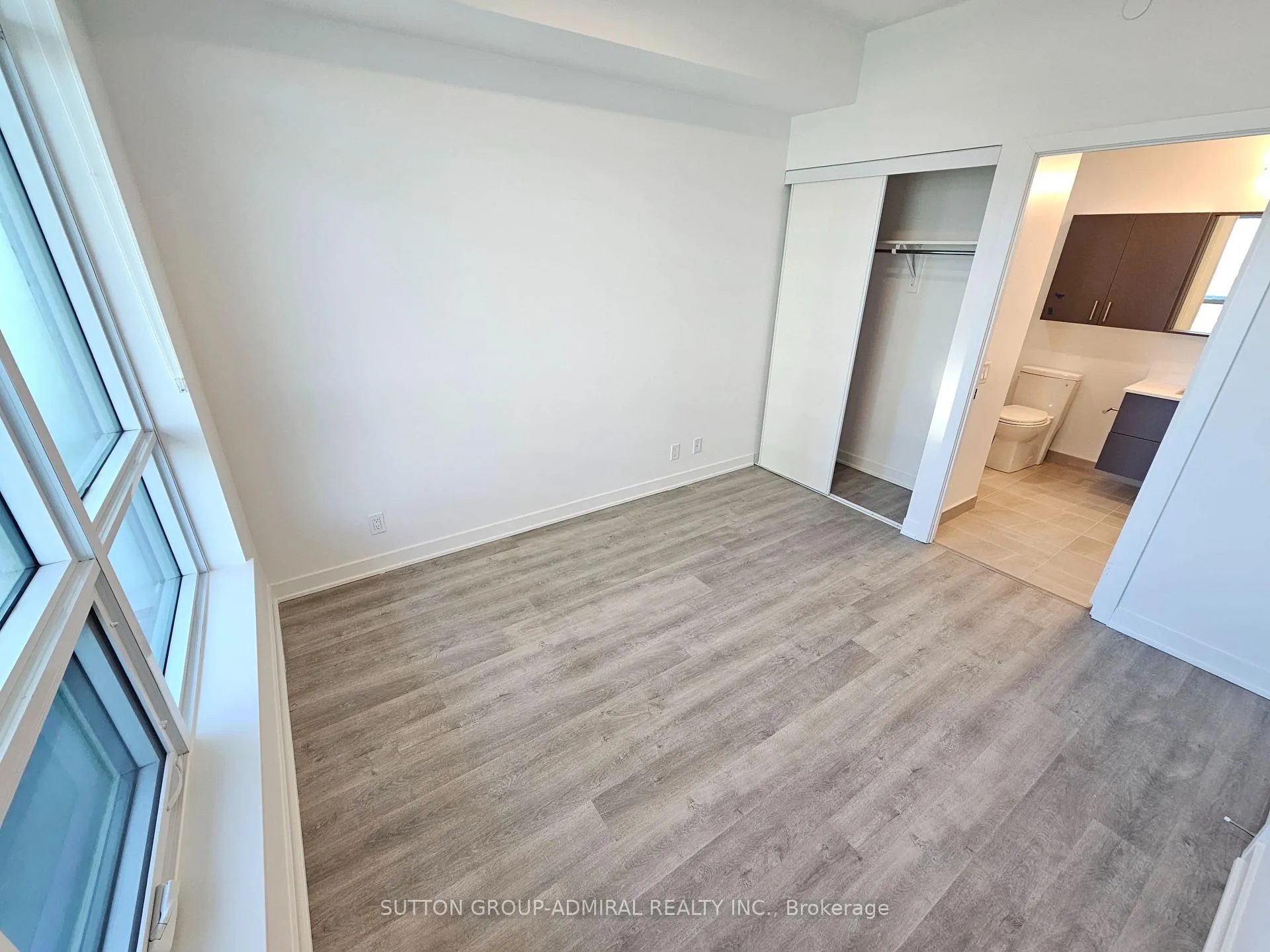 Photo 8 of Unit 2408, 30 Upper Mall Way, Vaughan, Brownridge — HOMEH