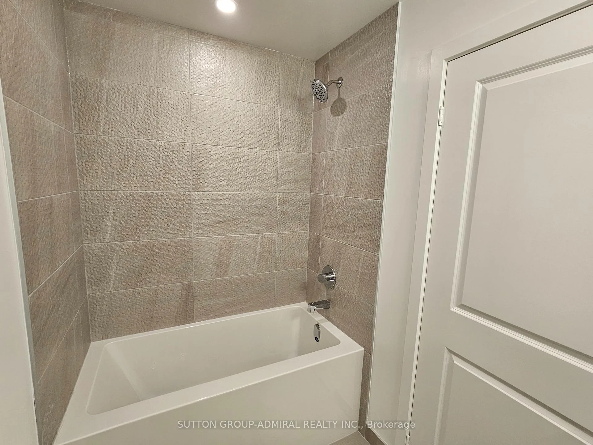 Photo 14 of Unit 2408, 30 Upper Mall Way, Vaughan, Brownridge — HOMEH