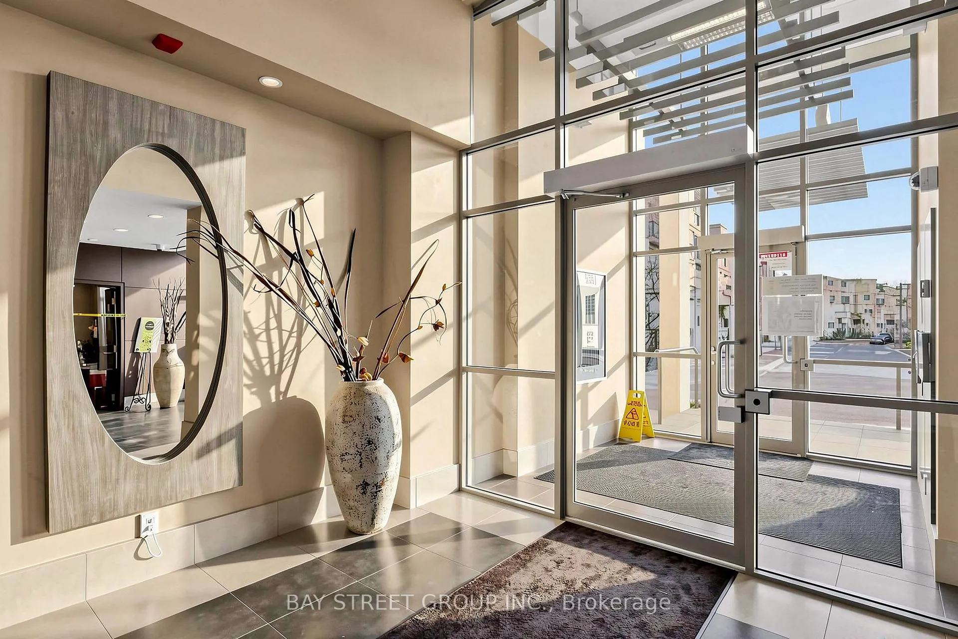 Photo 3 of Unit 308, 21 Upper Duke Crescent, Markham, Unionville — HOMEH