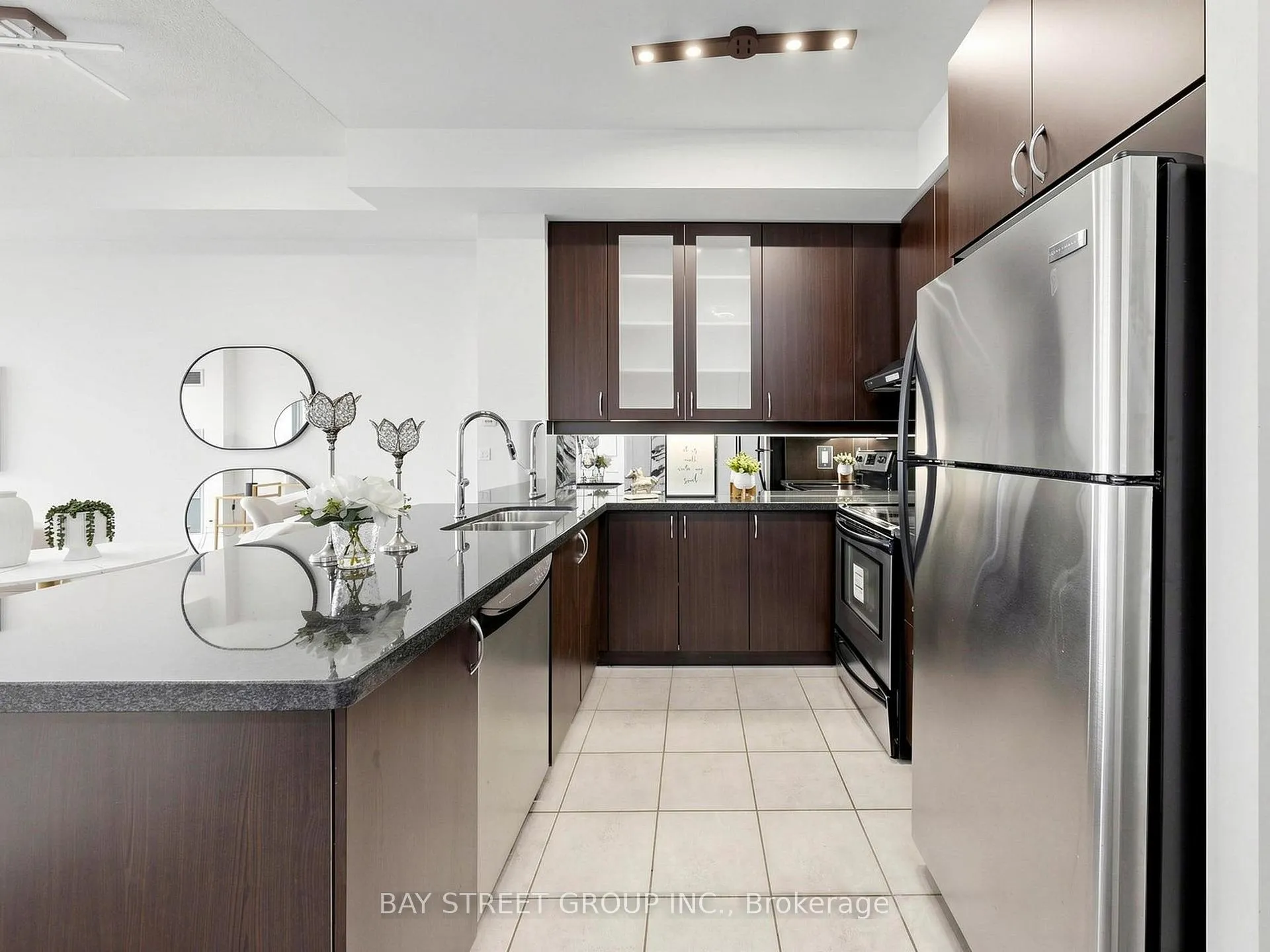 Photo 7 of Unit 308, 21 Upper Duke Crescent, Markham, Unionville — HOMEH