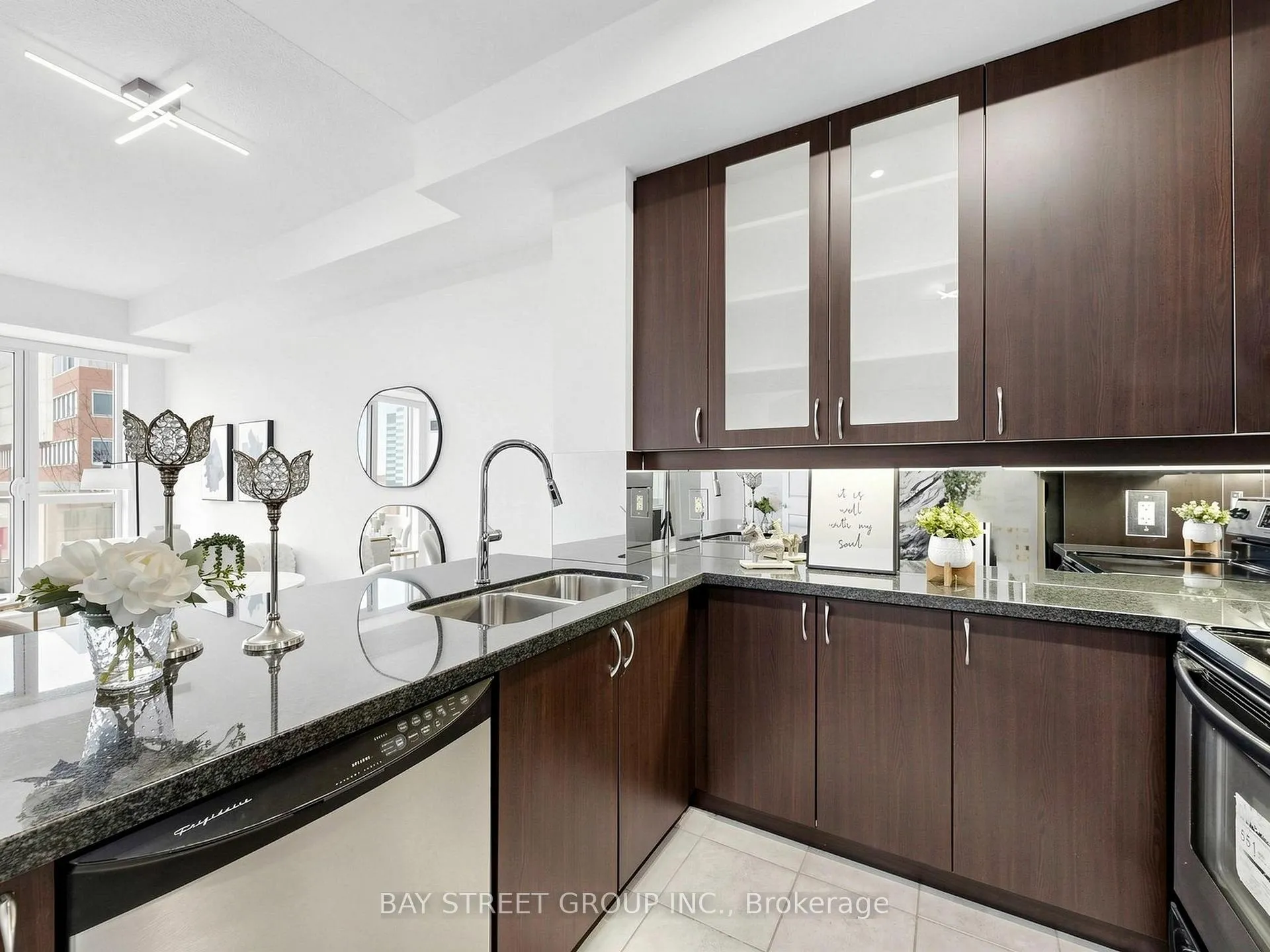 Photo 8 of Unit 308, 21 Upper Duke Crescent, Markham, Unionville — HOMEH