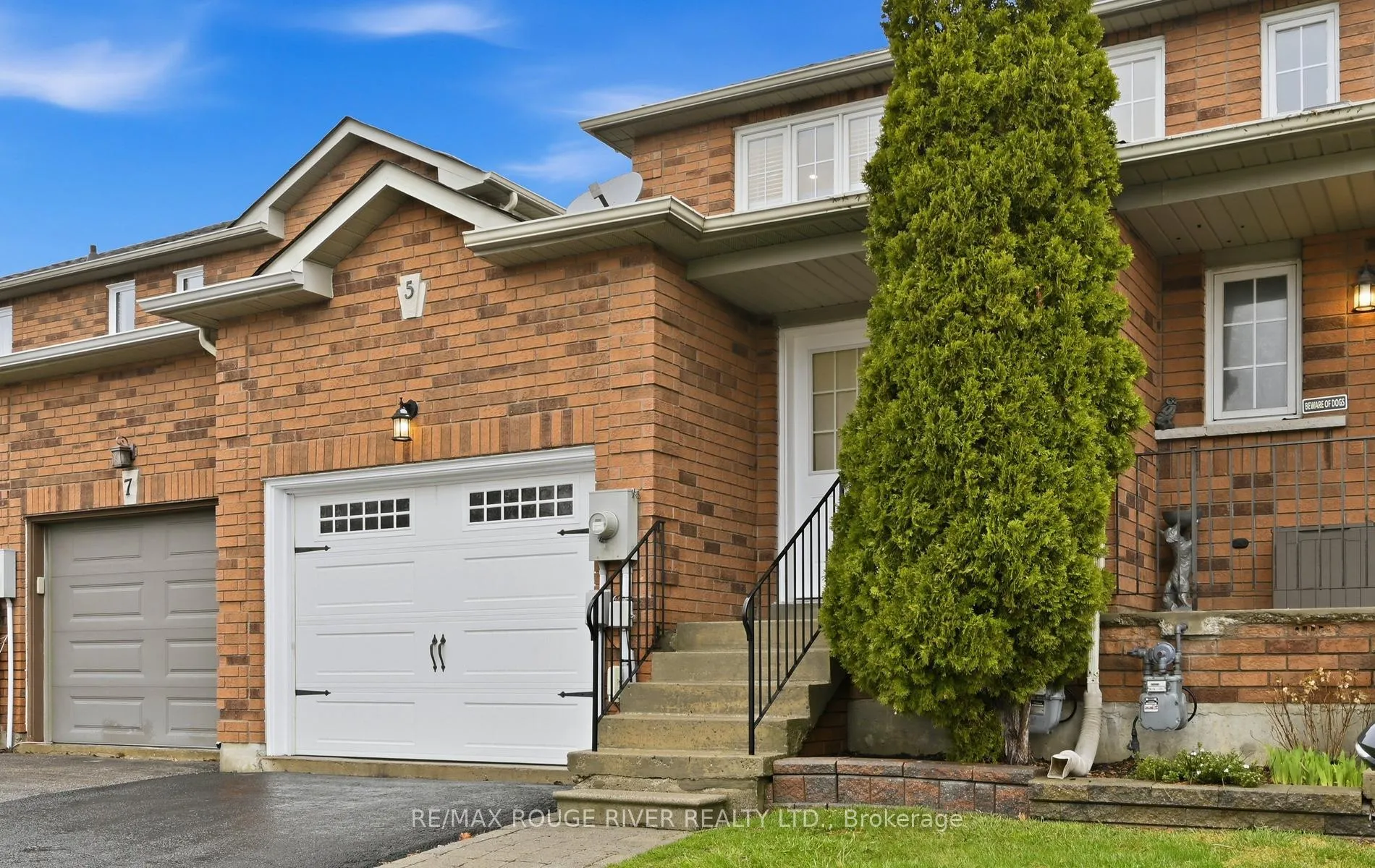 Photo 2 of 5 Somerscales Drive, Clarington, Bowmanville — HOMEH