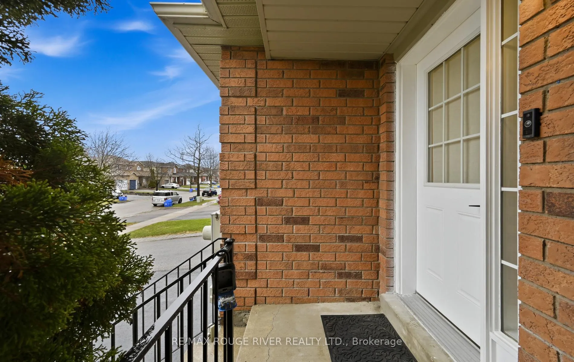 Photo 3 of 5 Somerscales Drive, Clarington, Bowmanville — HOMEH