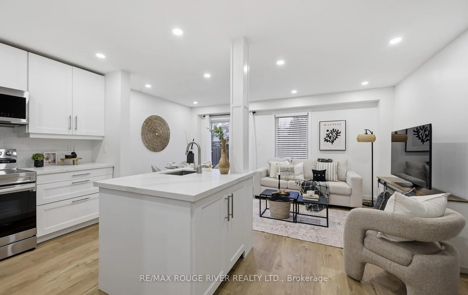 Photo 4 of 5 Somerscales Drive, Clarington, Bowmanville — HOMEH