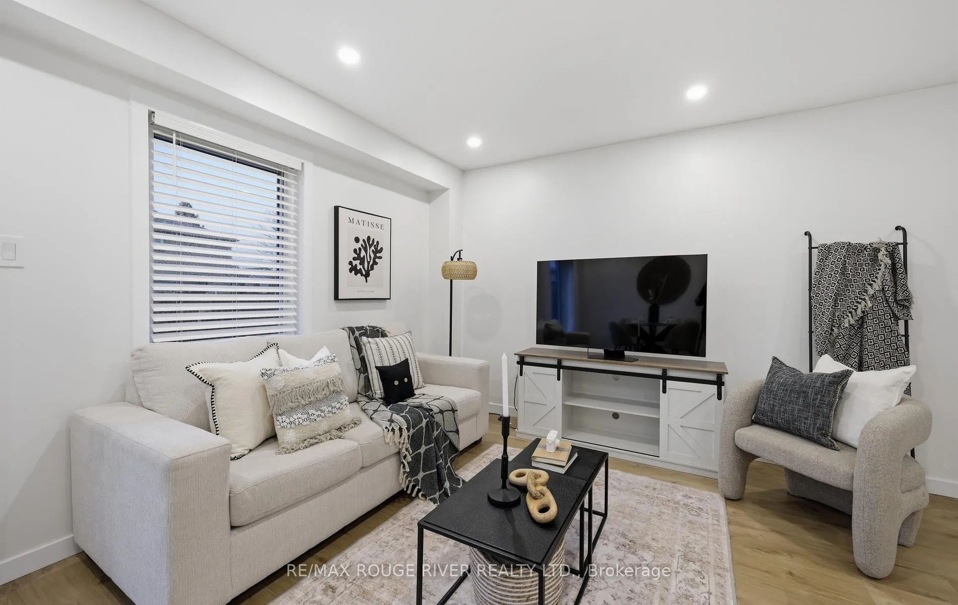 Photo 6 of 5 Somerscales Drive, Clarington, Bowmanville — HOMEH