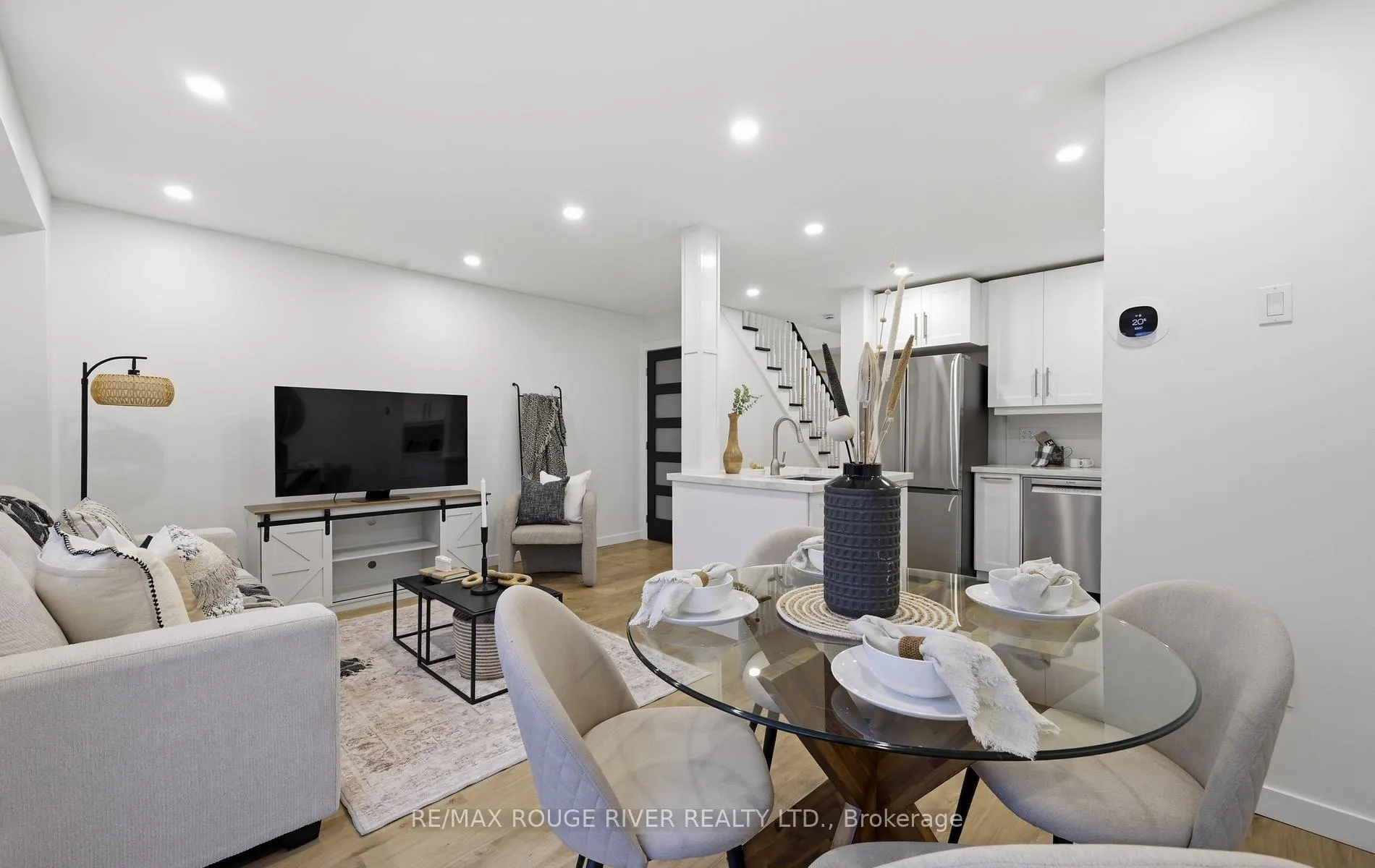 Photo 10 of 5 Somerscales Drive, Clarington, Bowmanville — HOMEH