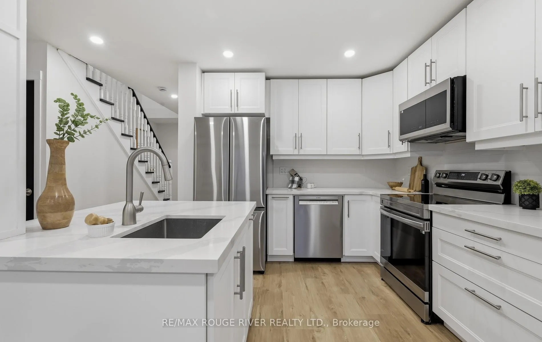 Photo 13 of 5 Somerscales Drive, Clarington, Bowmanville — HOMEH